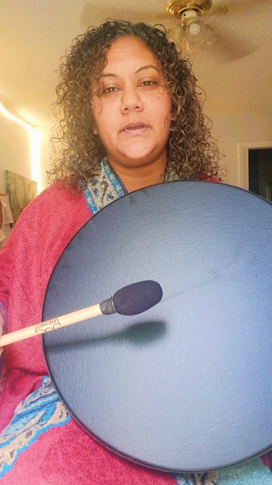 A little drumming for the soul today, enjoy!
Free windchimes showing up to the party too!! Lol
#drum #heartbeat #pachamama #shaman #medinewoman