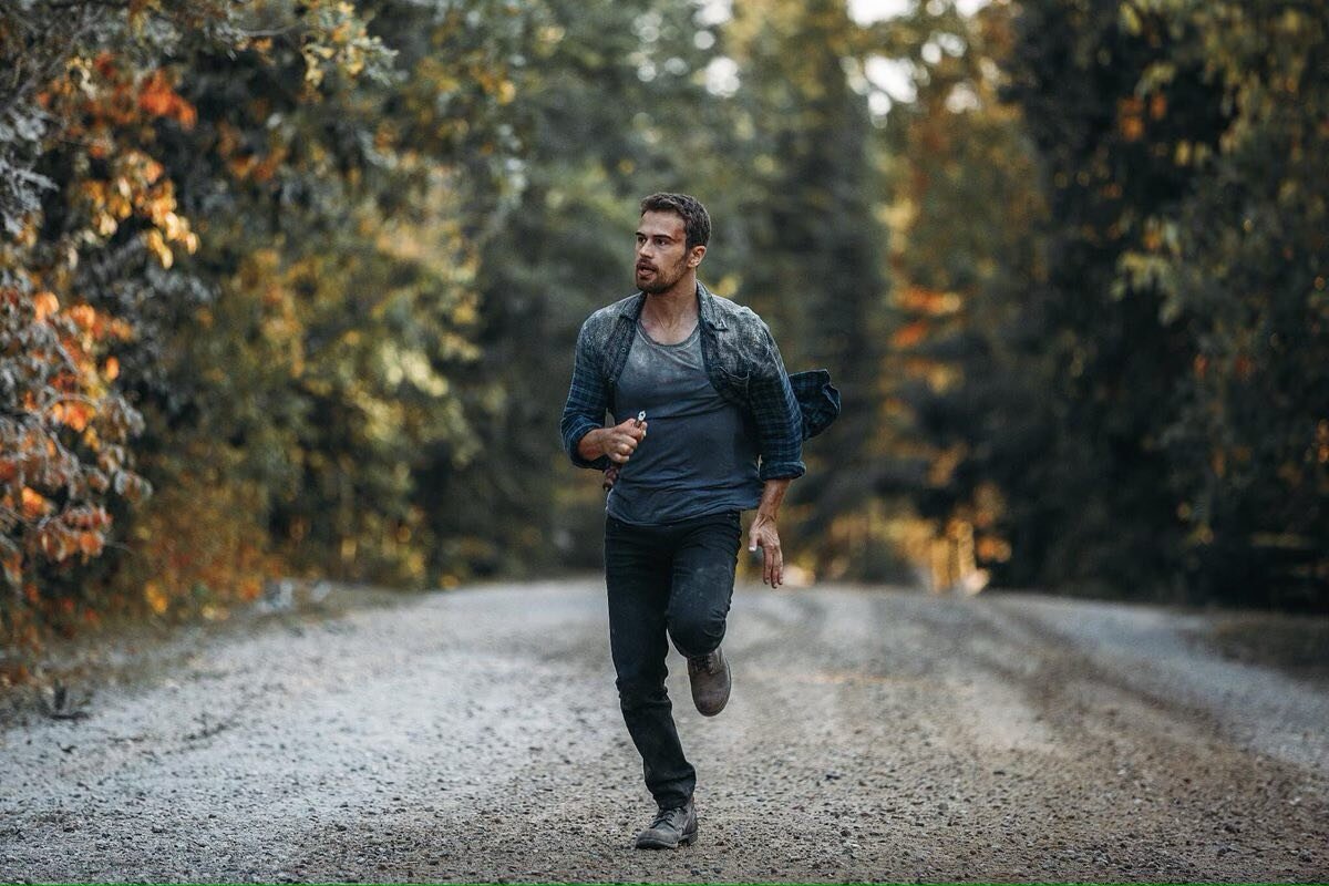 Run into the weekend with more Theo James! Watch the Netflix Film, How it Ends, this weekend! 

#howitendsmovie