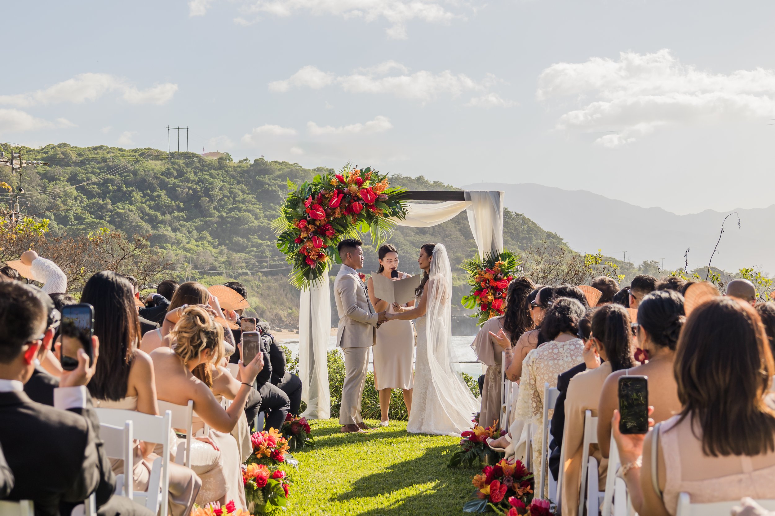 Why Choosing a Hawaii Wedding Photographer Makes Your Wedding Day Truly Unforgettable