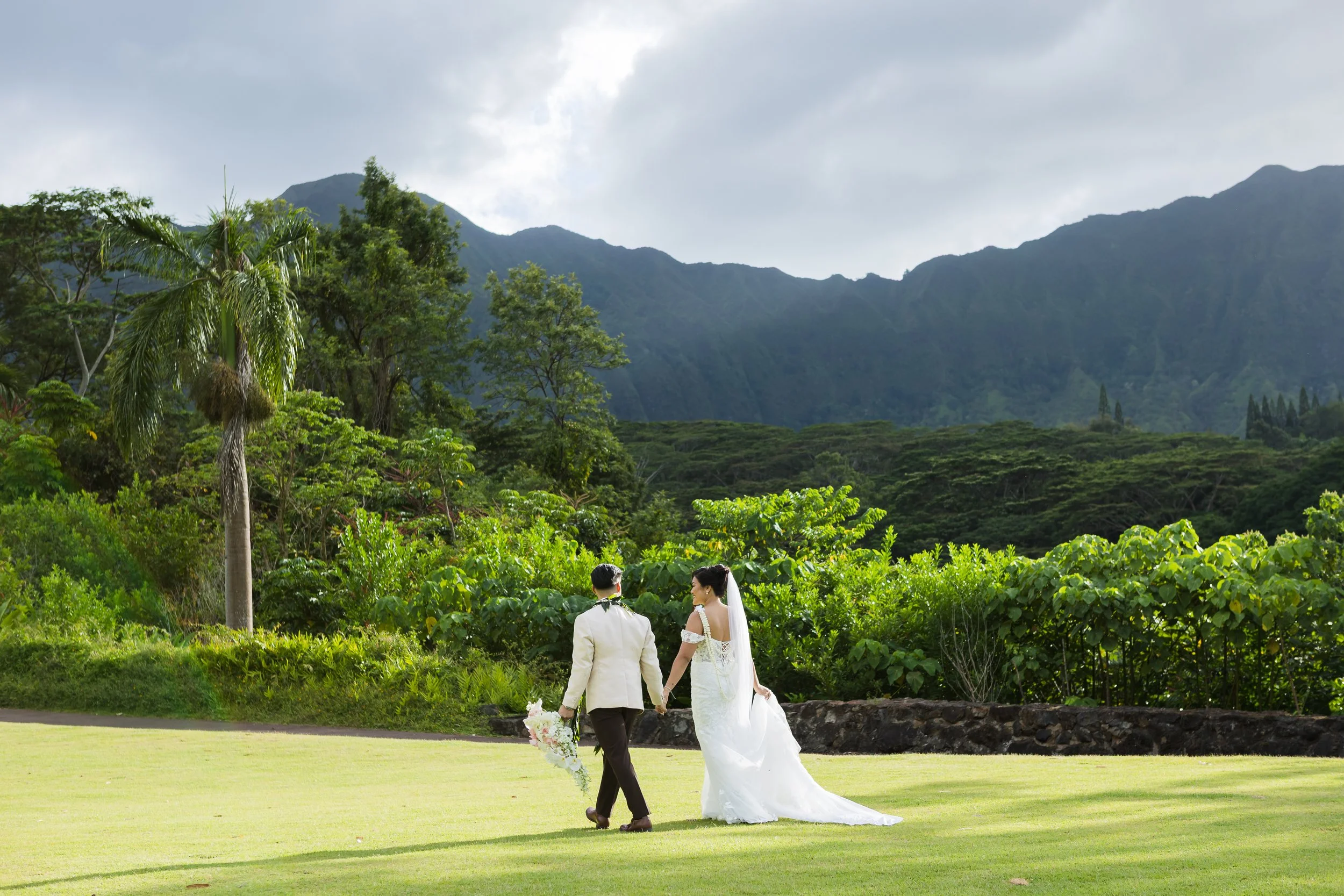 Engagement Sessions and Personalized Consultations 📸🌺