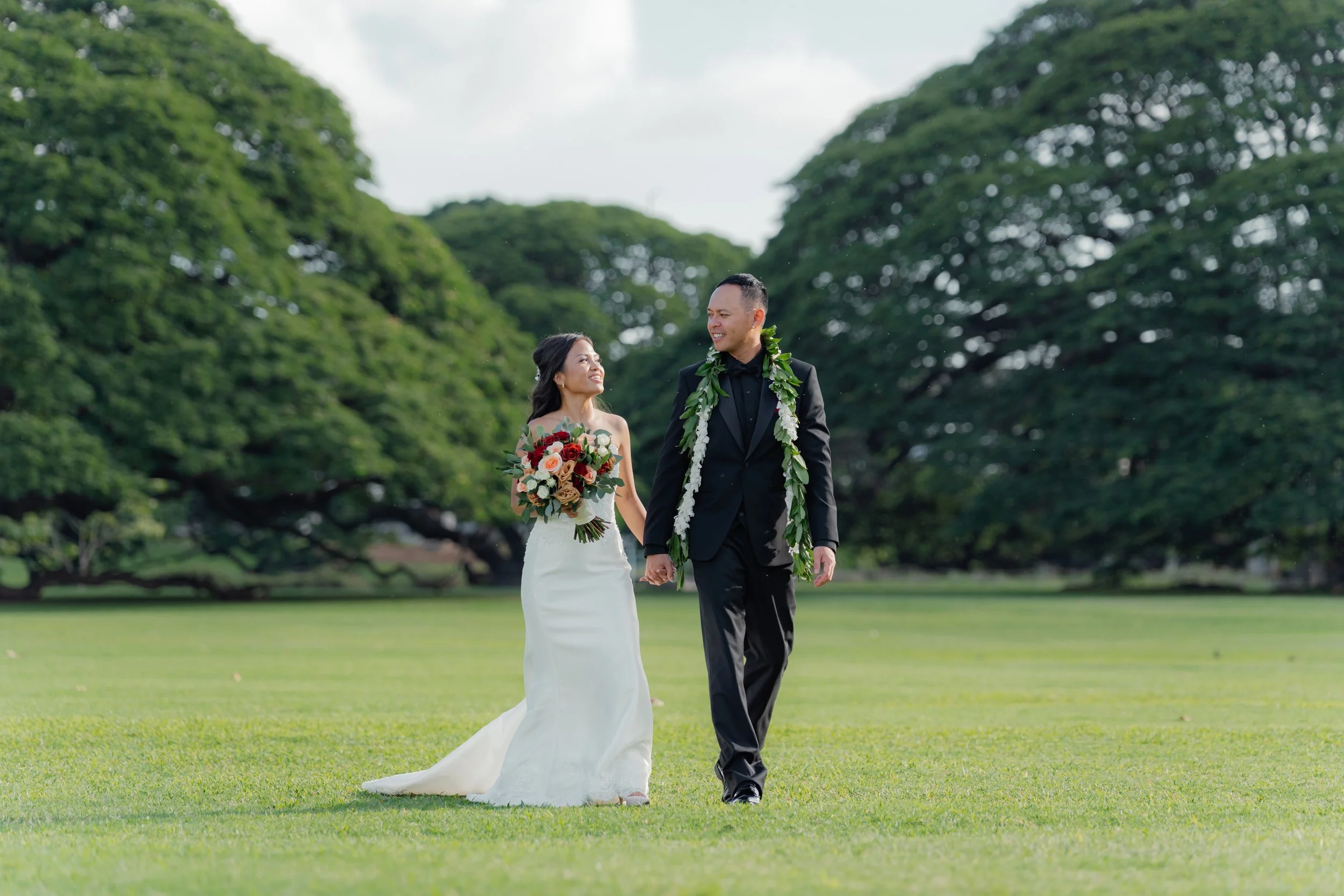 How to Choose the Best Hawaii Wedding Photographer for Your Wedding Day 🌴📸