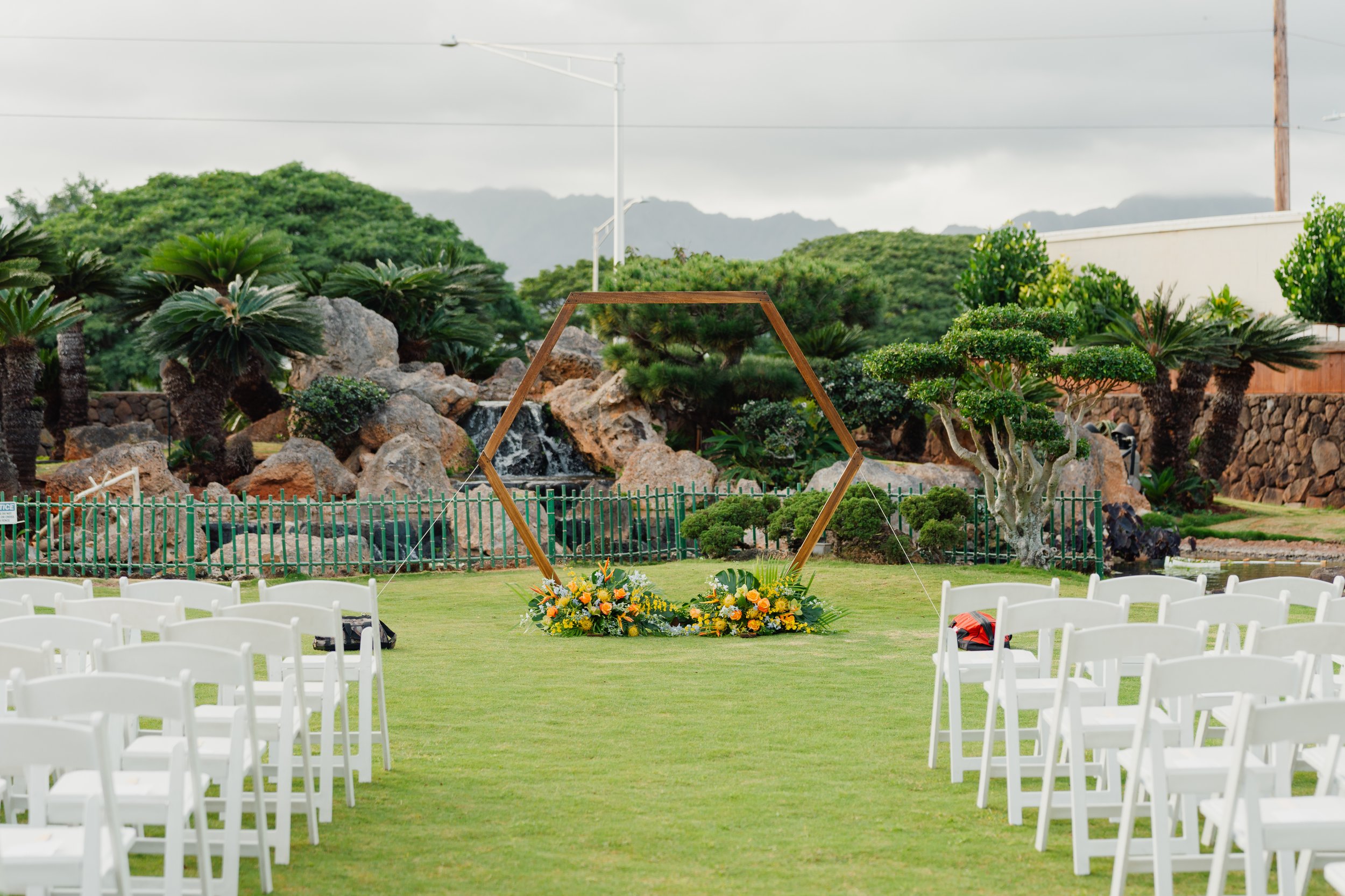 Your Wedding Day in the Hawaiian Islands: How to Choose the Right Team for Beautiful Photos and a Timeless Final Product