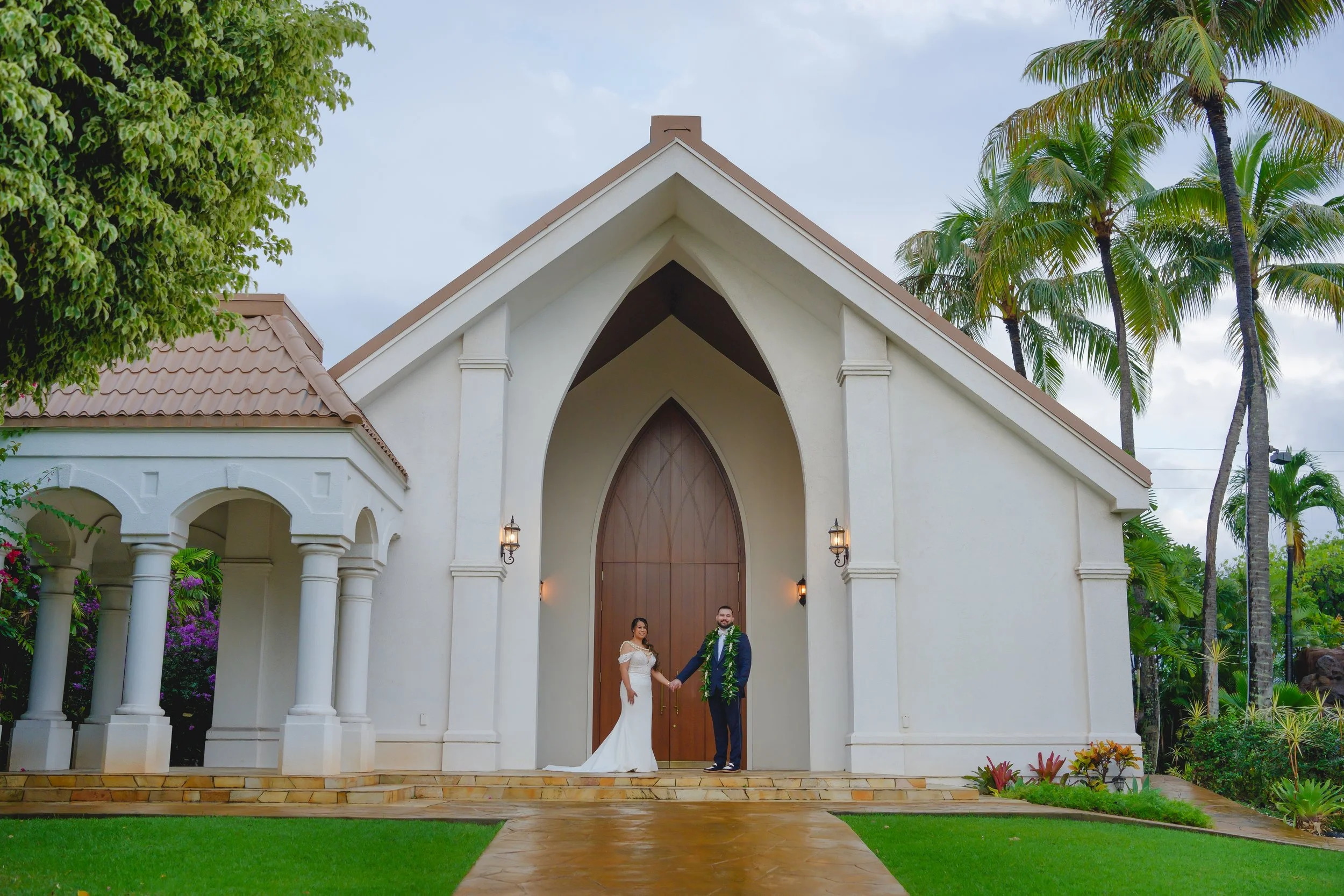 The Complete Guide to Planning a Dream Wedding Day in Oahu with Luxury Venues, Ocean Views, and Cinematic Photography