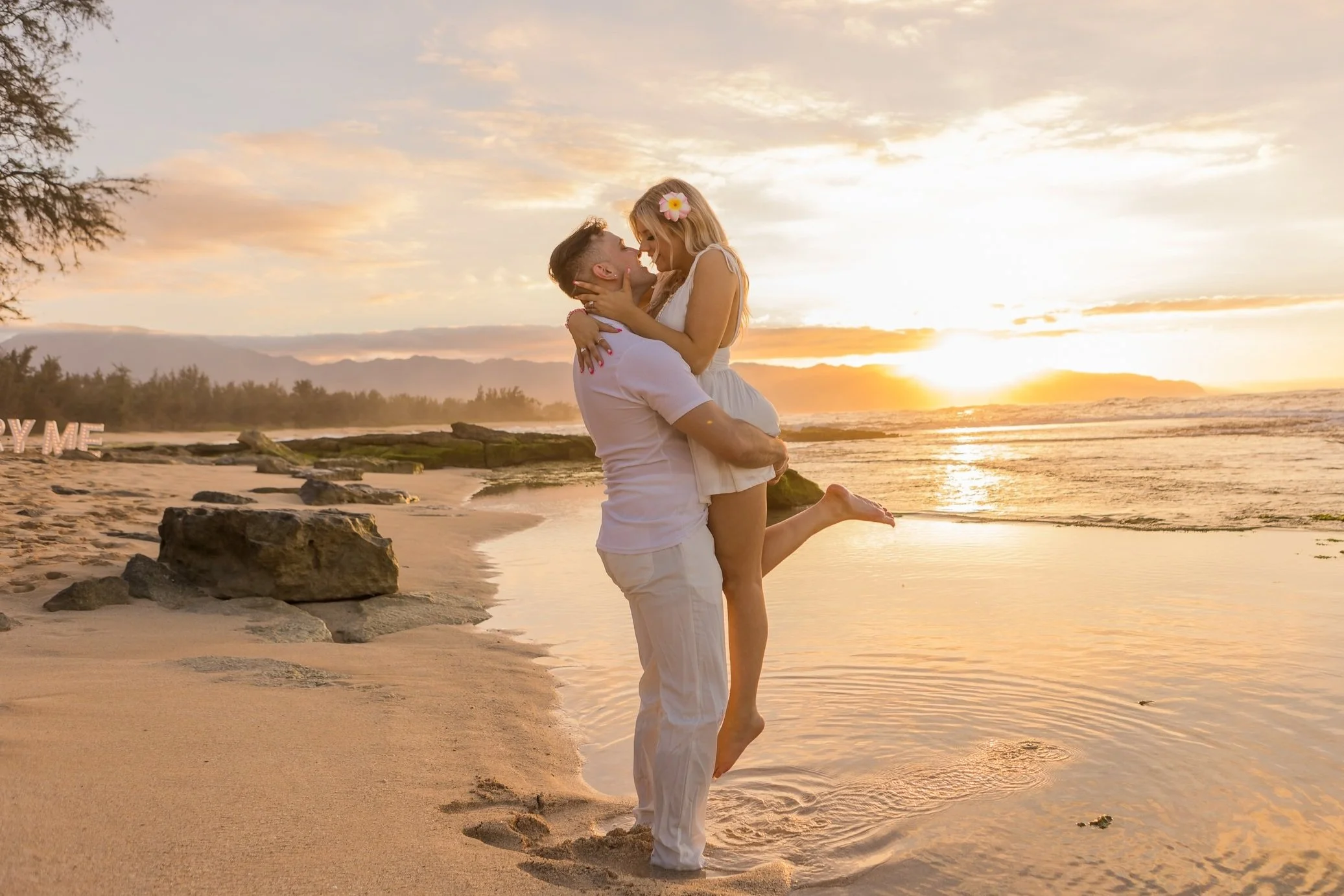 Best Hidden Beaches on Oahu for a Romantic Proposal