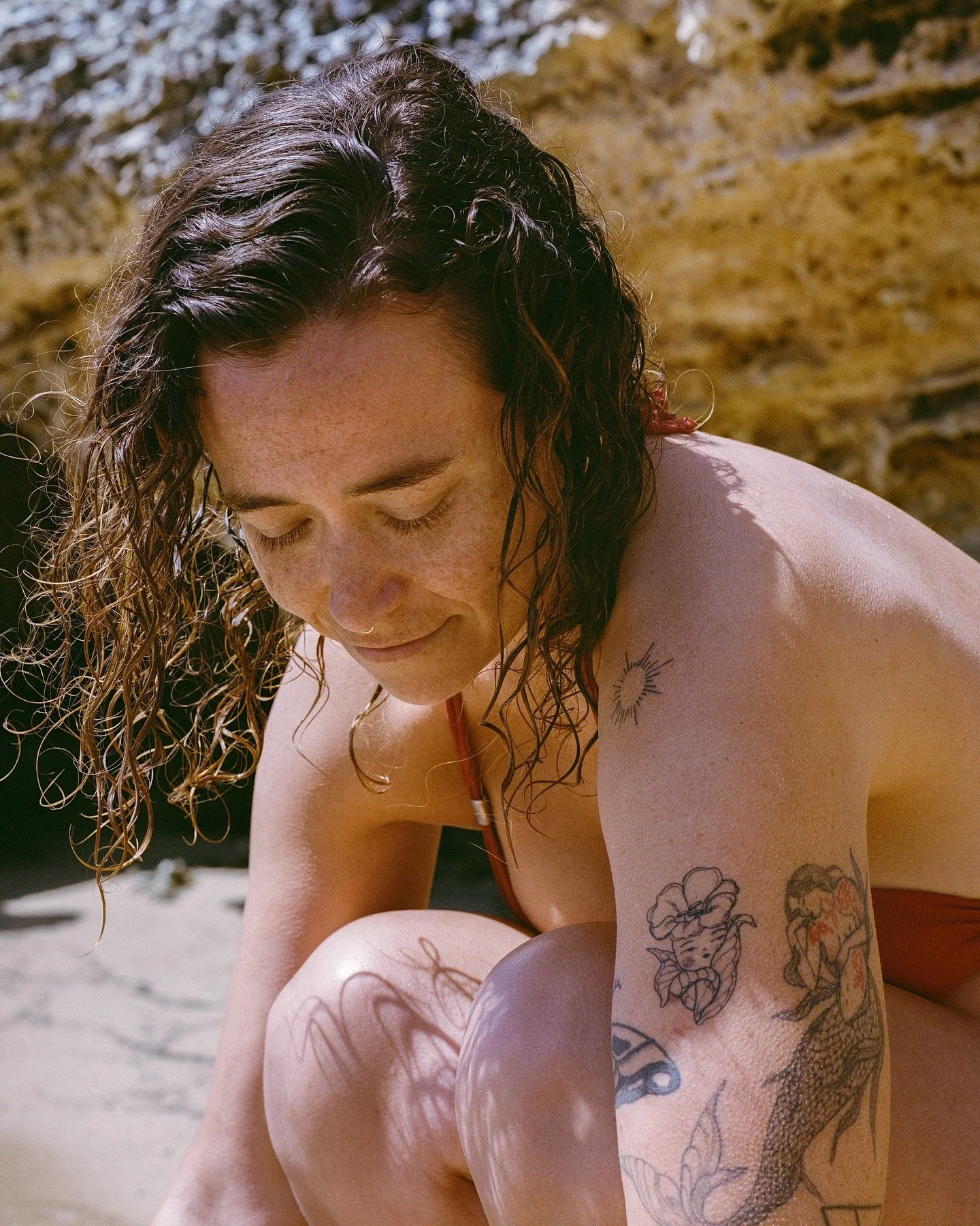 a spring day by the water with @maria.filmphotography 

📷 Mamiya RB67 Pro
🎞️ Kodak Portra 400
🧪 Dev &amp; scan @yourlocalfilmlab

#kodakfilm #madewithkodak #kodakprofessional #whimsifilm