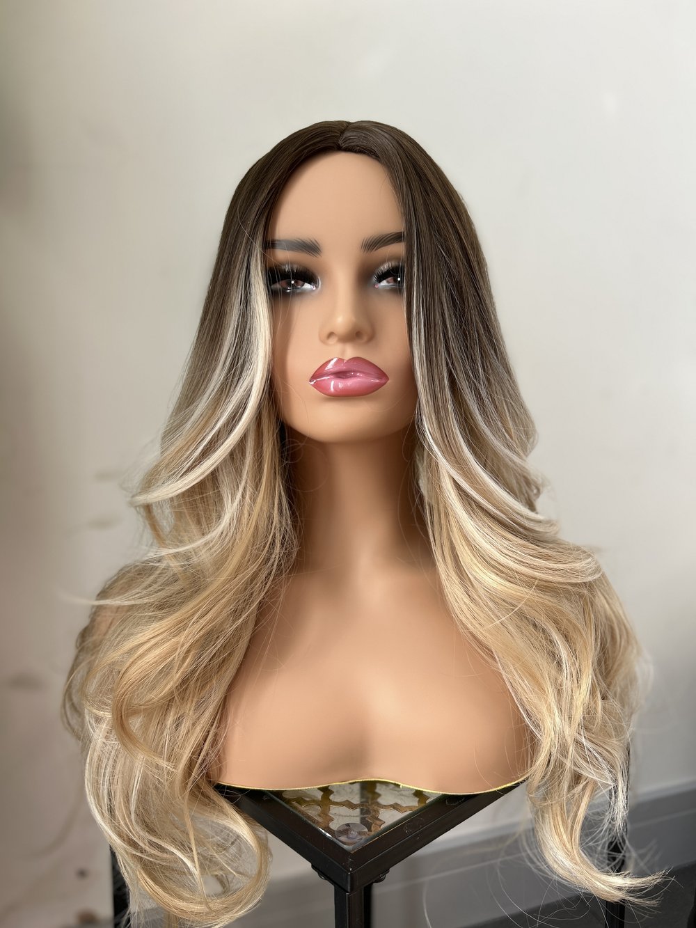 Brown Blonde Ombre Balayage Synthetic Wig (24 Inch) — Discover Your Perfect  Look with Our High-Quality Wigs - Shop Now!