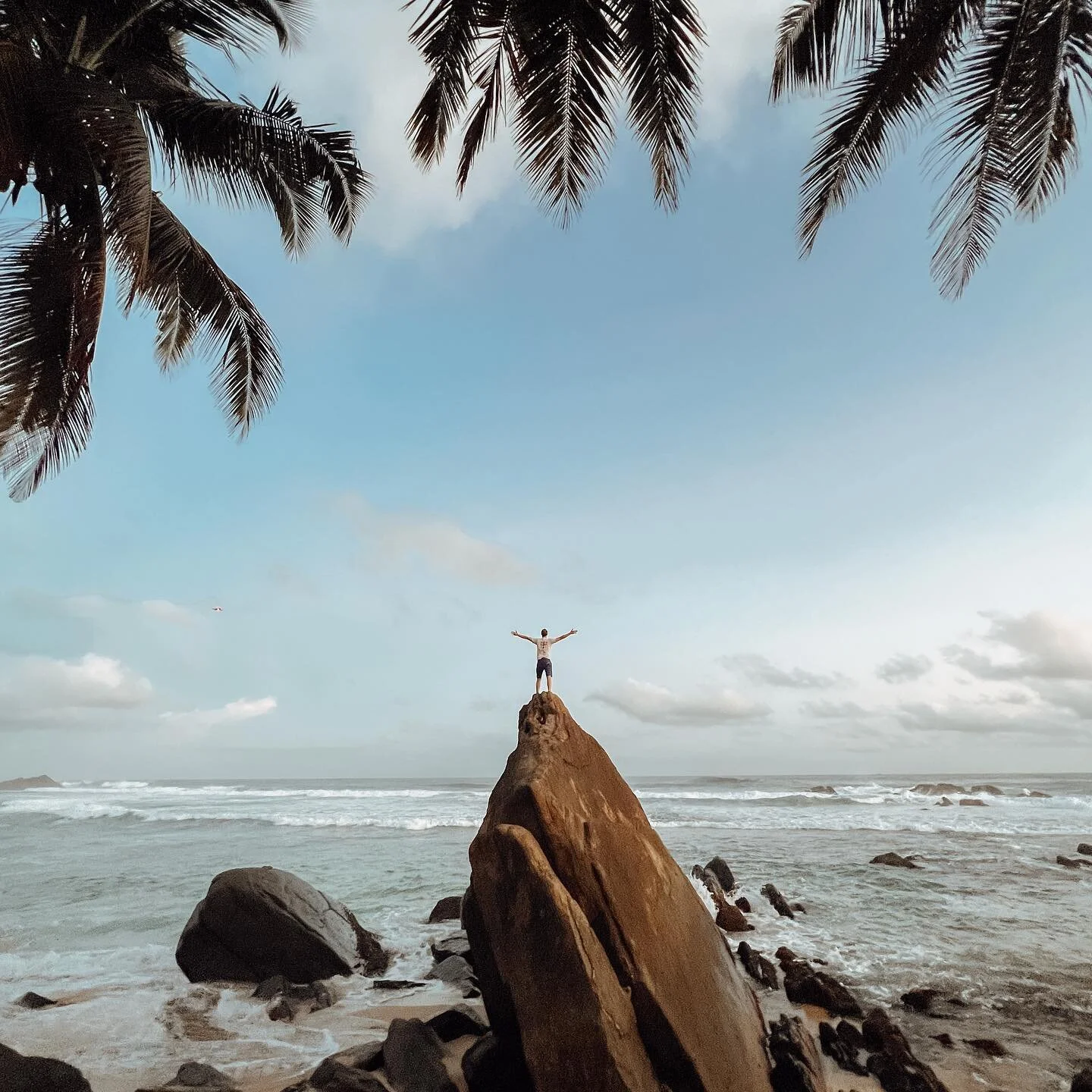 Finding magic at The Frog Rock with @xplorius.xyz 

#srilanka #unawatunabeach #srilanka🇱🇰 #srilankatravel #adventure #earth #earth_pix #srilankadaily #srilankatrip #adventure #passionpassport #visual_heaven #travelgram #srilankabeach