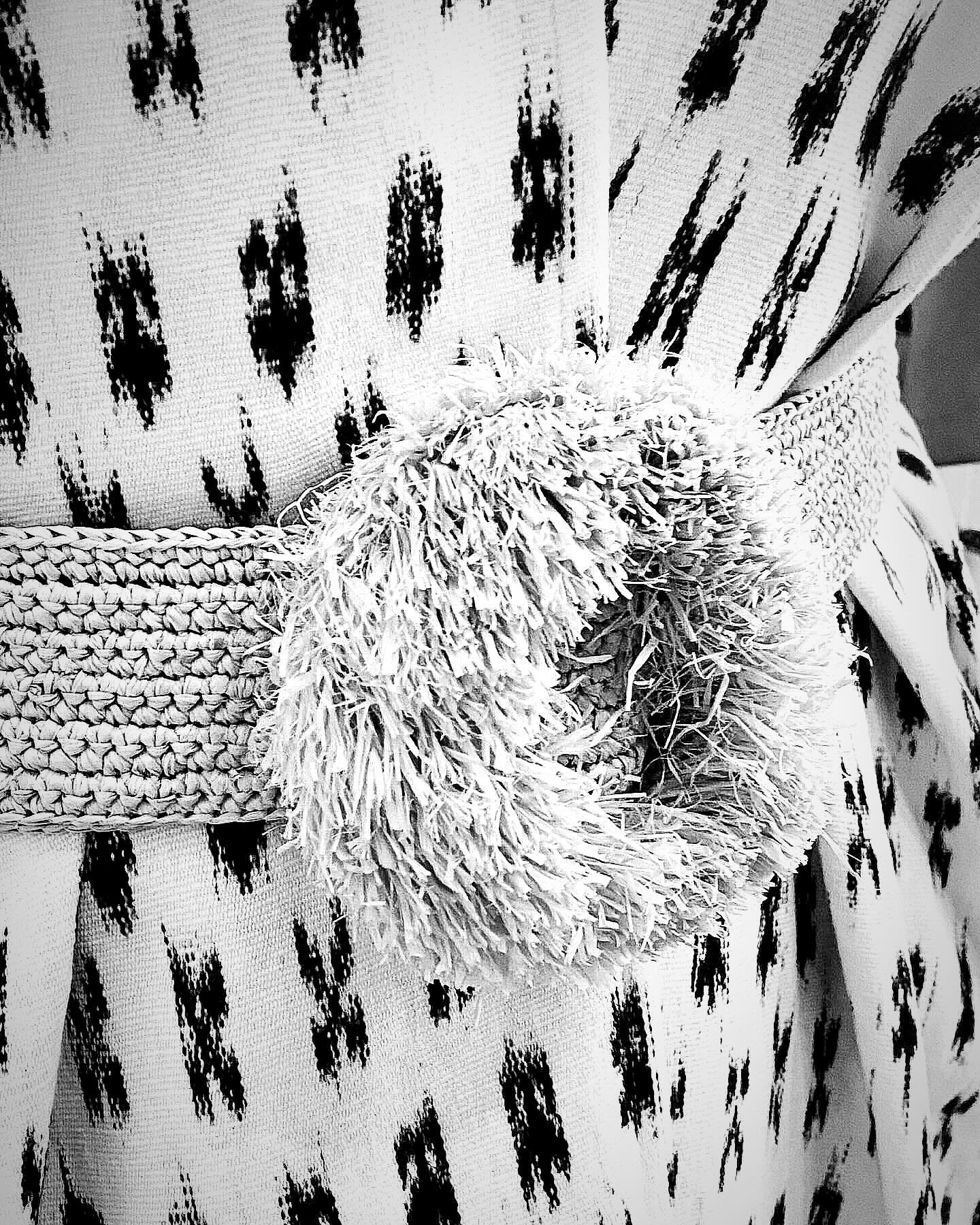💙✨ timeless and authentic pieces together with a great attitude makes you allways look perfect. 
#tacabamba #peru #tyedyedress #summeraccessories #rafia #crochetart #madagascar 

1. Kidi Belt on Tacabamba open tunic 
2. Happy client, last summer at 