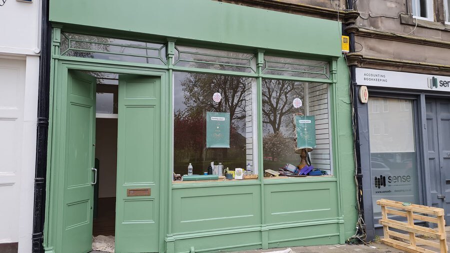 The grafting continues @_lila_yoga 
Thank you so much to @mrchimp for painting the front in our signature Lila Green 🥰🙏 Fantastic job! And huge thanks to @sandra.goddard.79 for providing the beautiful pew ❤️
@spoonmcfarlane 
@sarahm.yoga 
#yogaedin