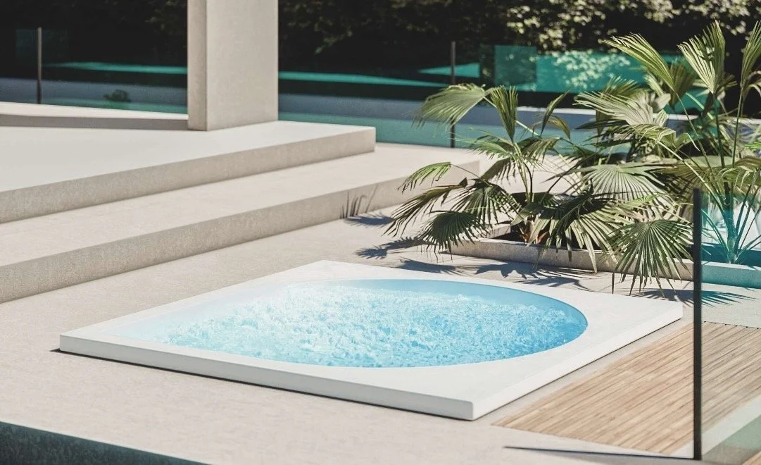 Moderner Whirlpool im Außenbereich