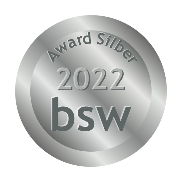 Silberne Auszeichnung  'Award Silber 2022 bsw' für ein Poolprojekt in Wiesbaden.