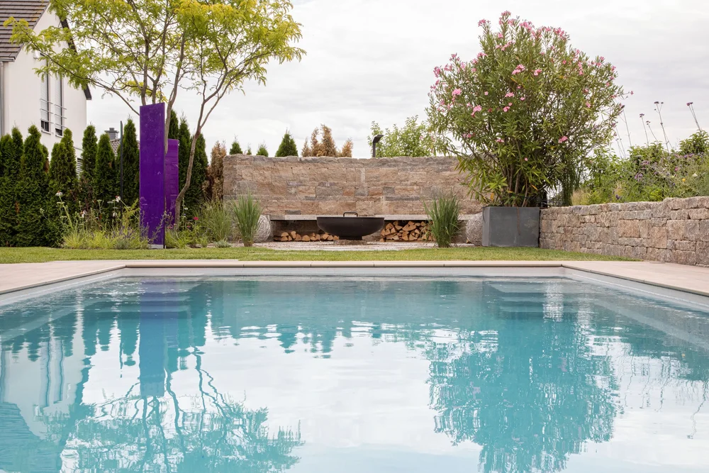 Mediterraner Garten mit Pool