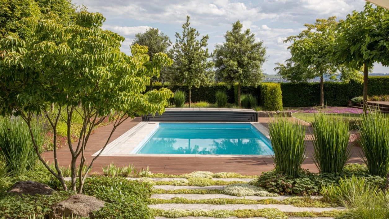 Pflanzenparadies mit Pool