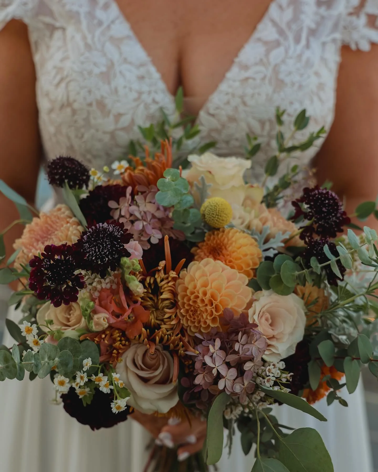 Wondering what @antho_maine will create this season 👀😍💐

#maineweddingphotographer #southernmaineweddingphotographer #newenglandweddingphotographer