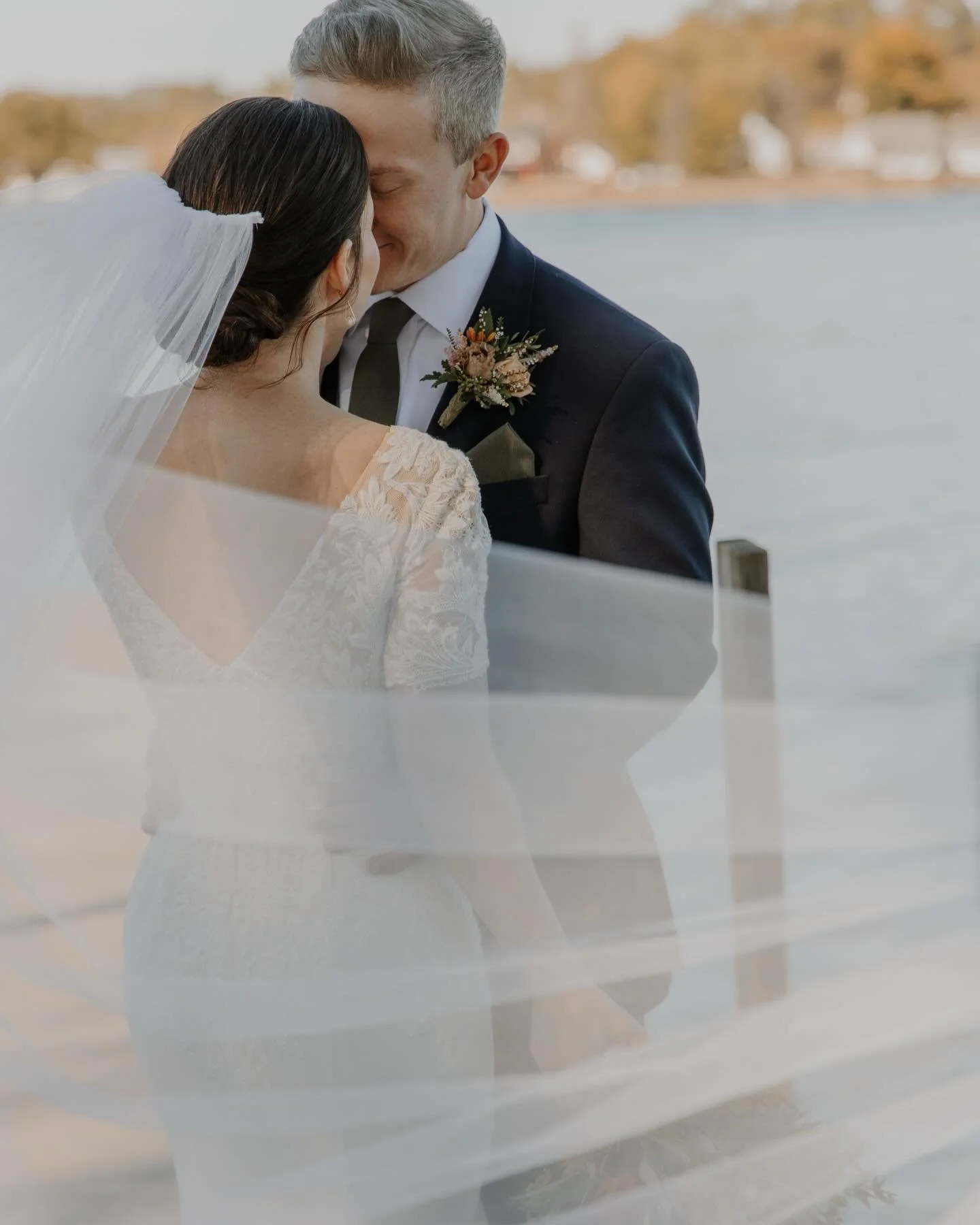 HEY YOU
Did you/do you plan to do a first look before your ceremony?!