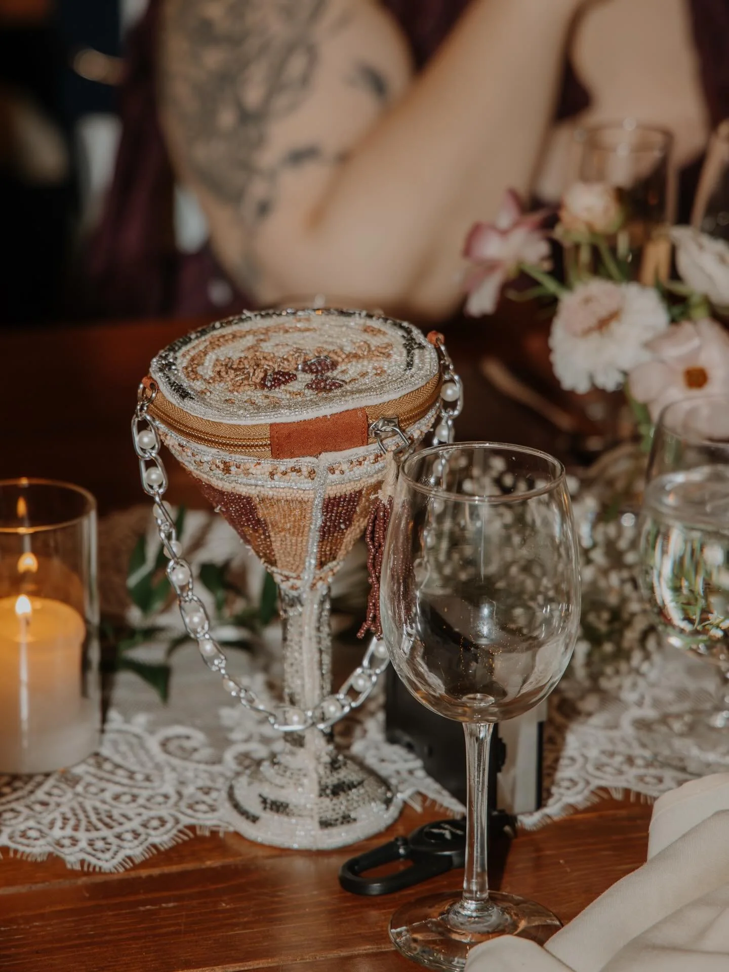 When I tell you the B-LINE I made to this clutch the second I saw it&hellip;

#newenglandweddingphotographer #maineweddingphotographer #southernmaineweddingphotographer