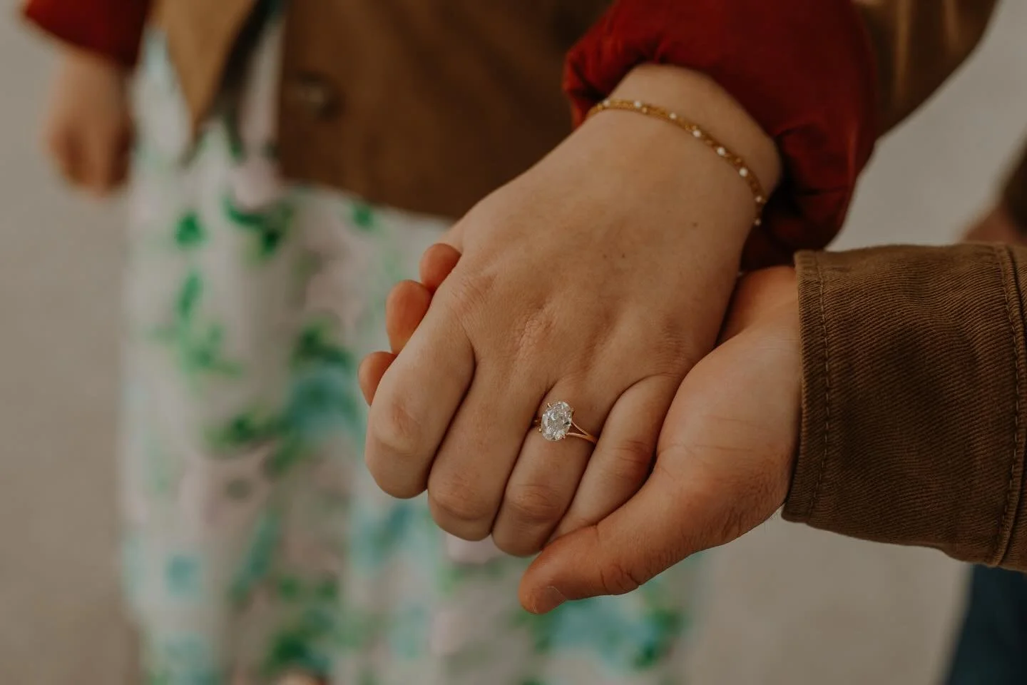 I&rsquo;m obsessed with this ring, and I&rsquo;d say she is too!
Custom designed by her thoughtful FIANC&Eacute;, it was made perfect just for her!
AND THAT SPARKLE?! Unreal.
💍

#newenglandweddingphotographer #newenglandproposalphotographer #newengl
