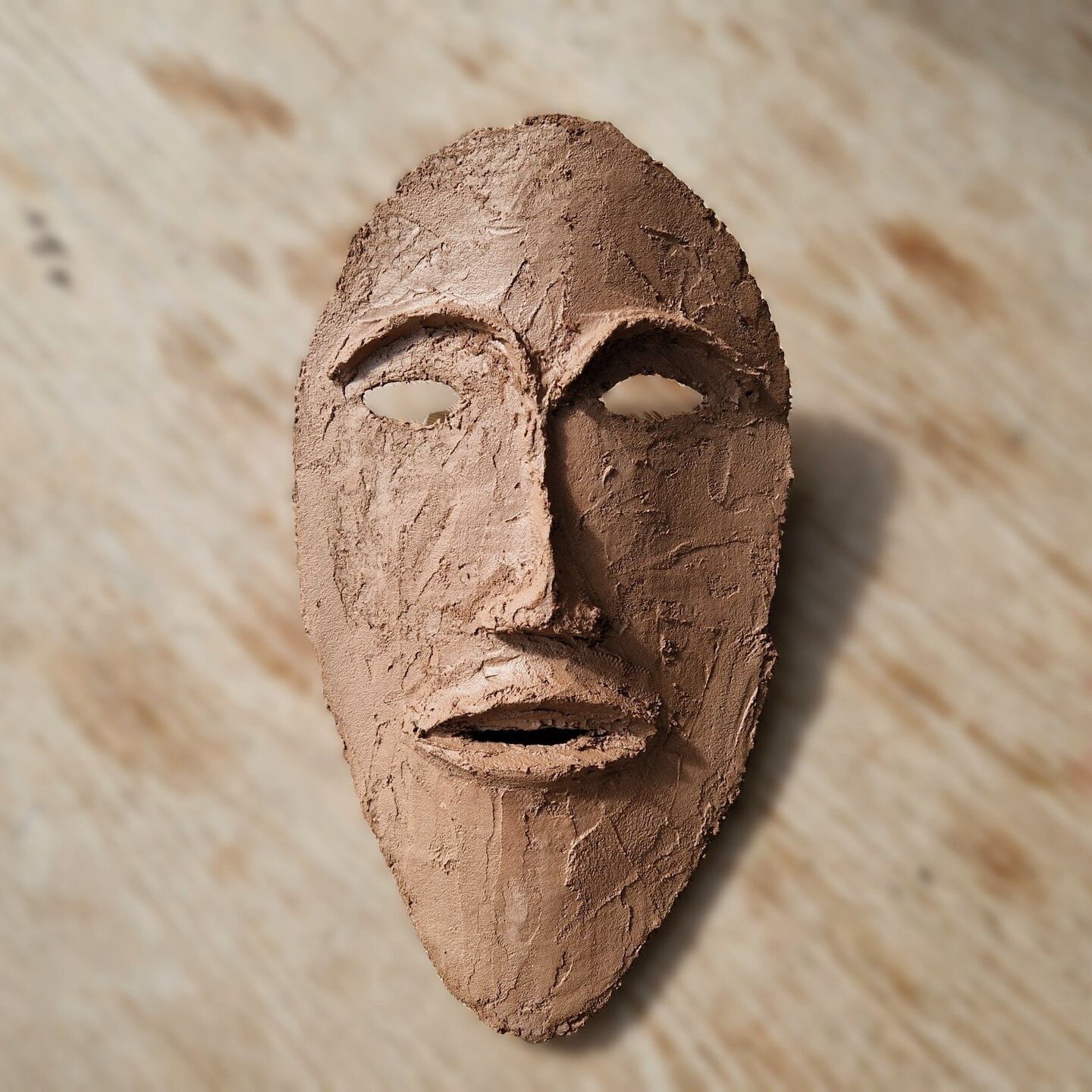 @modern_mosaic thank you for hosting @qemamumosaics this week with her wonderful mask prompt. I made the substrate out of modelling mesh and am not quite sure yet which materials to use for the actual mosaic. What should it be? #smalti ? #motherofpea