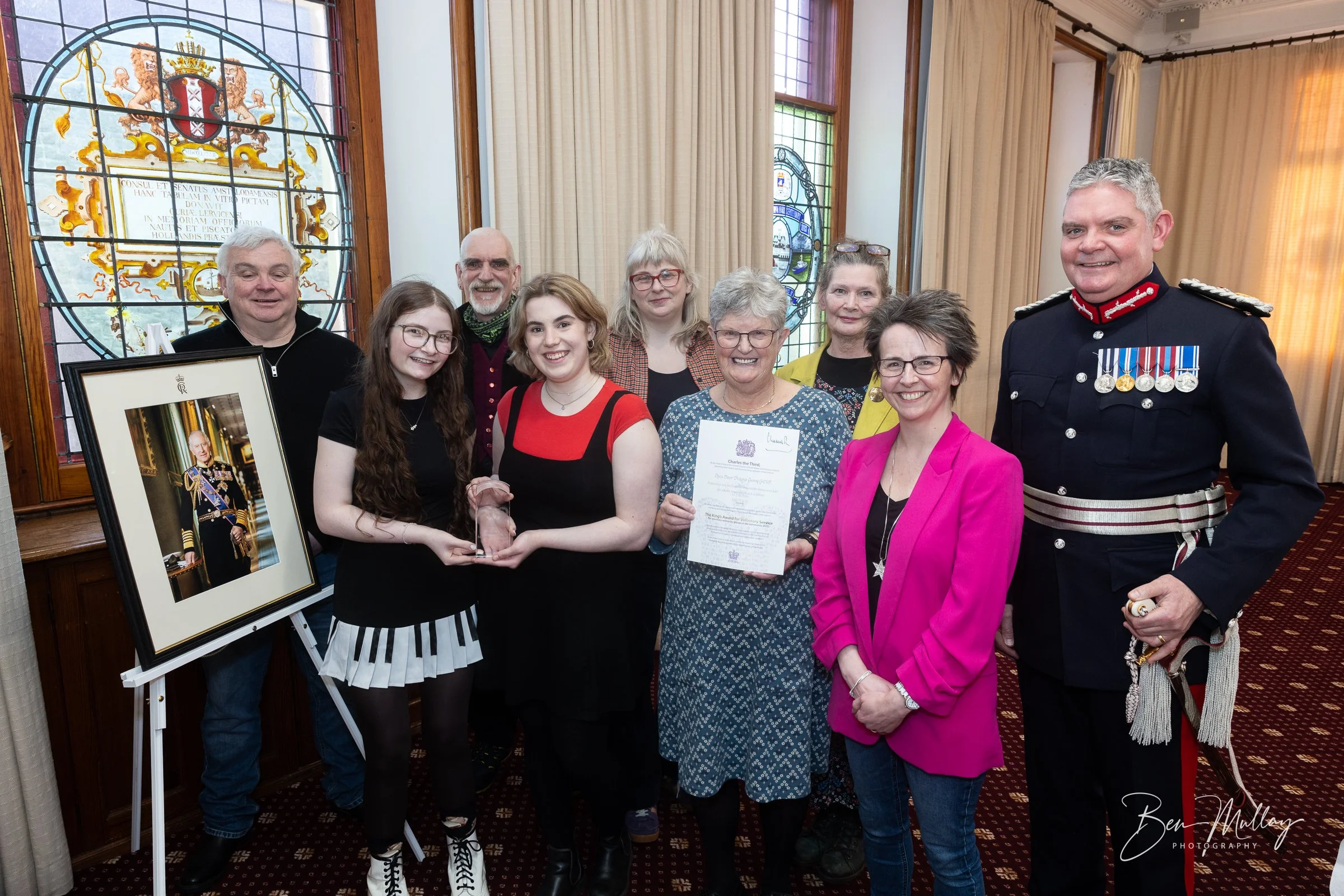 Members of Open Door Drama receiving the King's Award for Voluntary Service at Lerwick Town Hall alongside Lord-Lieutenant Lindsay Tulloch and Deputy Lieutenant Lynn Tulloch.