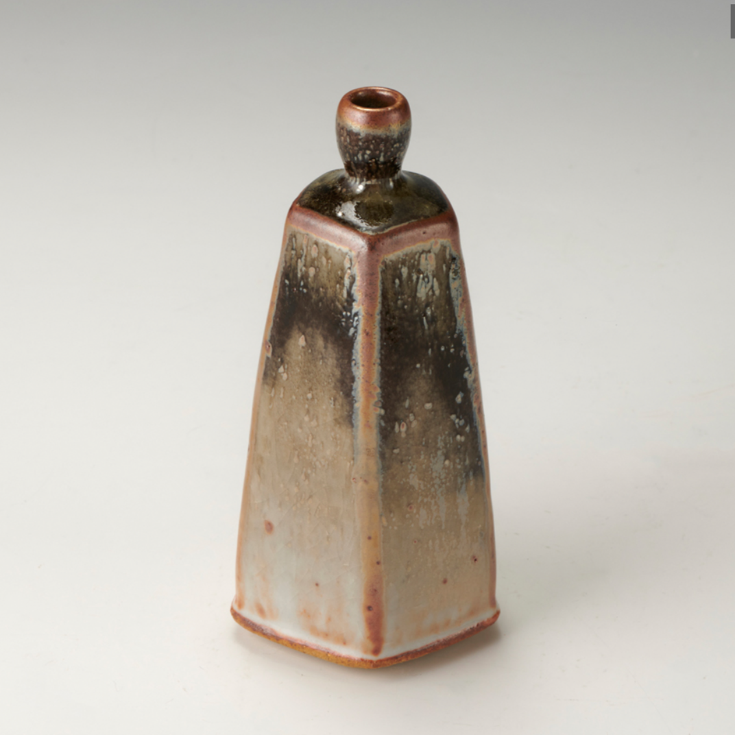 Botella Facetada | Faceted Bottle