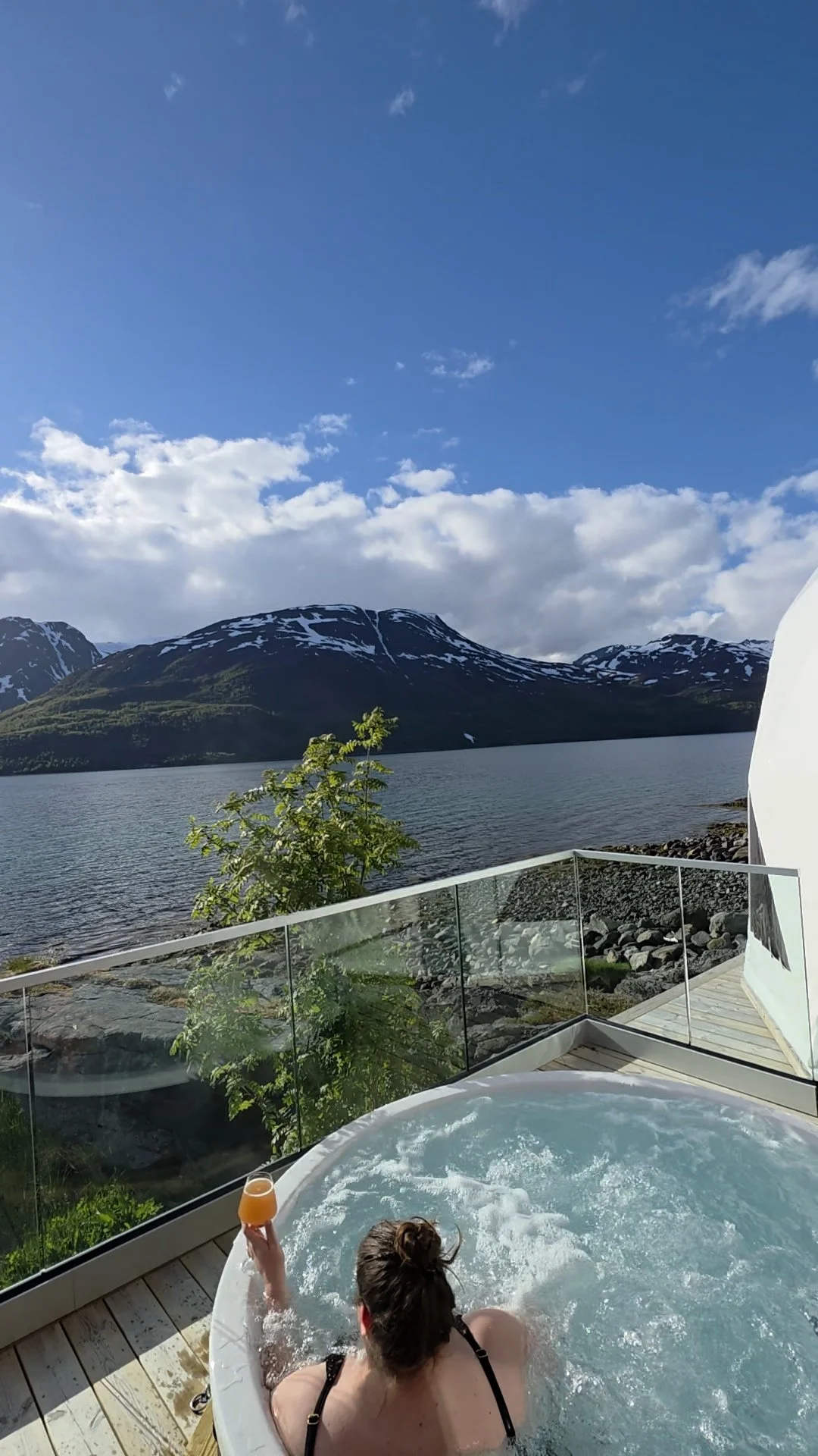 Nadia in Isbreen Jacuzzi.jpg
