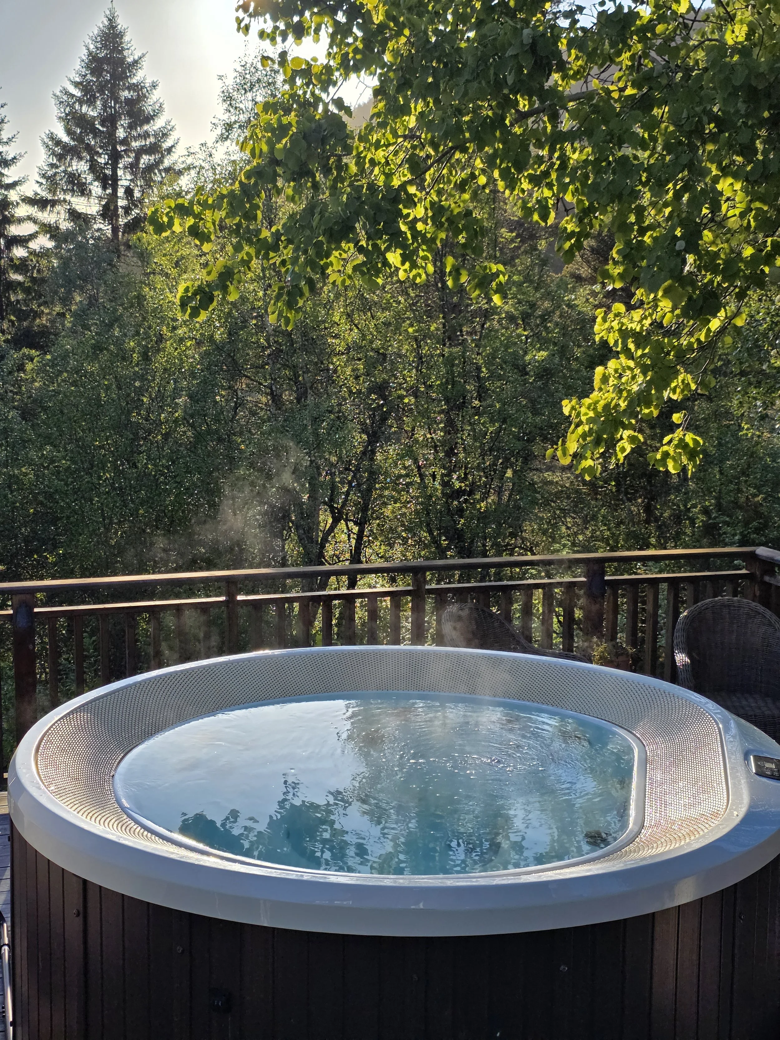 Scandinavia Outdoor Jacuzzi.jpg