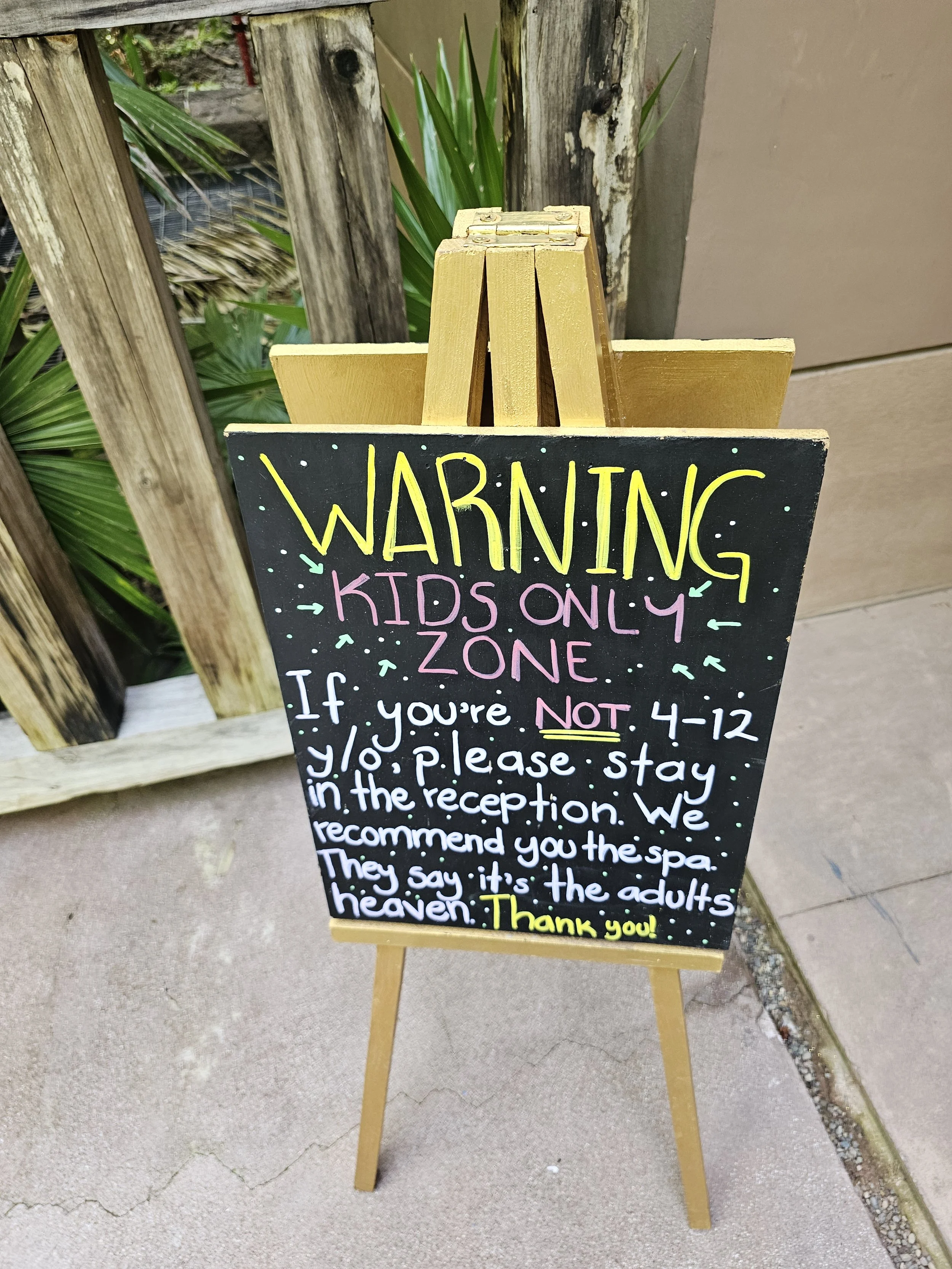 O&O Mandarina Kids Club Sign.jpg