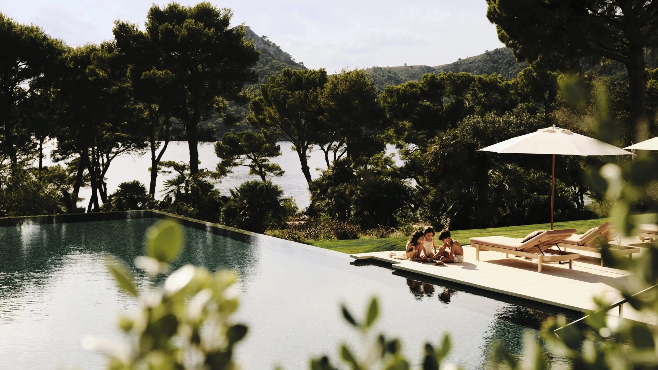 Four Seasons Mallorca Pool.jpg