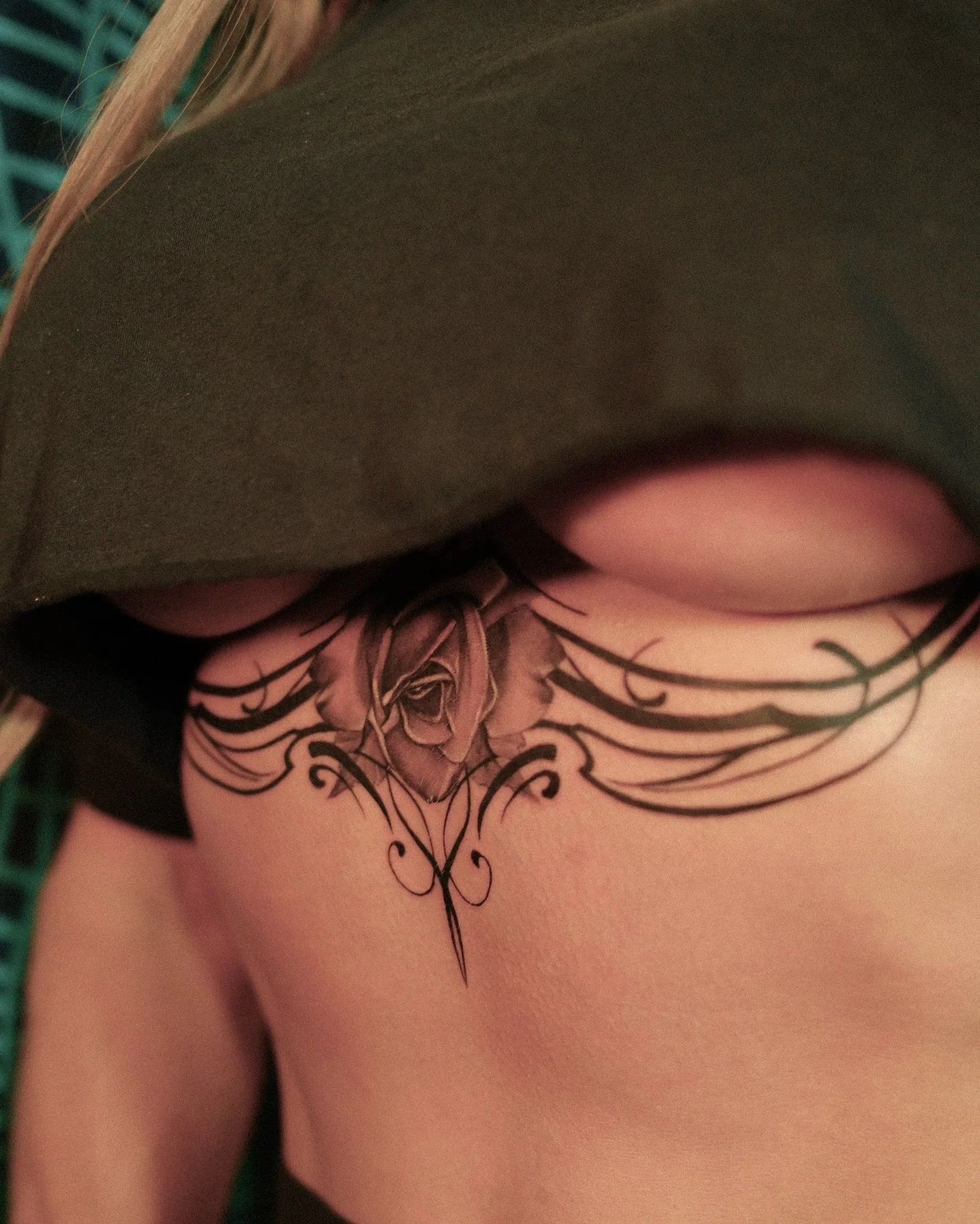 Yeah I do not only sleeves, chests, back pieces.. I&rsquo;d love to do a different stuff with my signature style.
Send dm for book your appointment.
.
#rosetattoo #yvrtattoo #sexytattoo #girltattoo #anatomytattoo