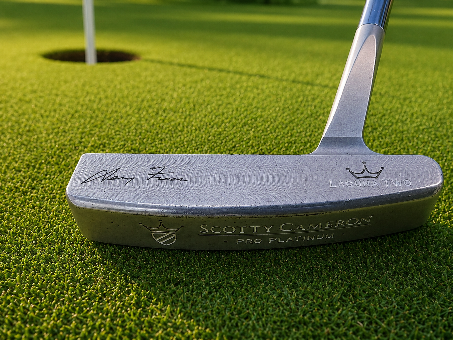laser engraved personalized putter with engraved signature