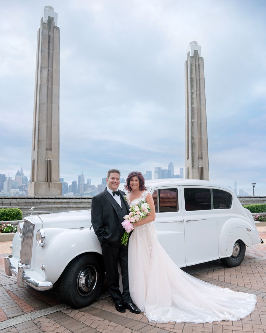Bride-and-groom-portraits-Riverwalk-view-of-nyc-3.jpg