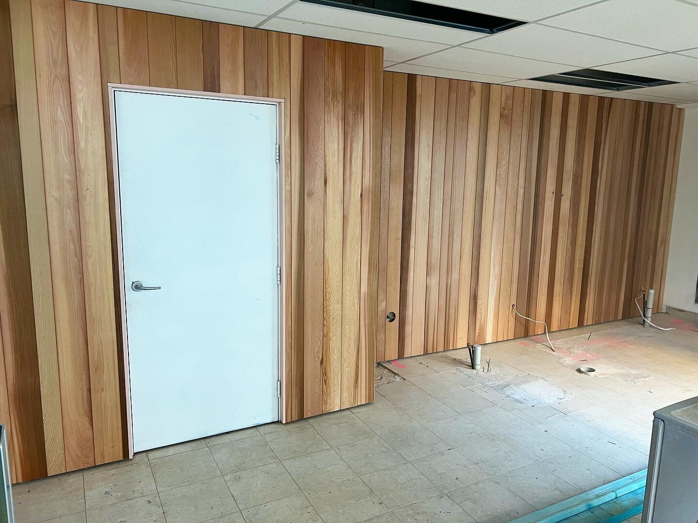 Our recently completed project in Camperdown! Our client wanted cedar lining boards installed to a back feature wall for a new commercial space. 

Swipe through to see the before and after shots! 

Contact us today for any of your upcoming projects o