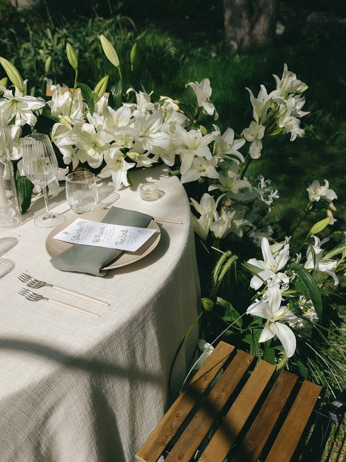tuscan-inspired-wedding-editorial-boise-idaho-italy-kayla-lucio-photo-cedar-box-blooms-sage-weddings-events-botanical-gardens-lily-floral-heavy-intimate-dinner-party-79.jpg