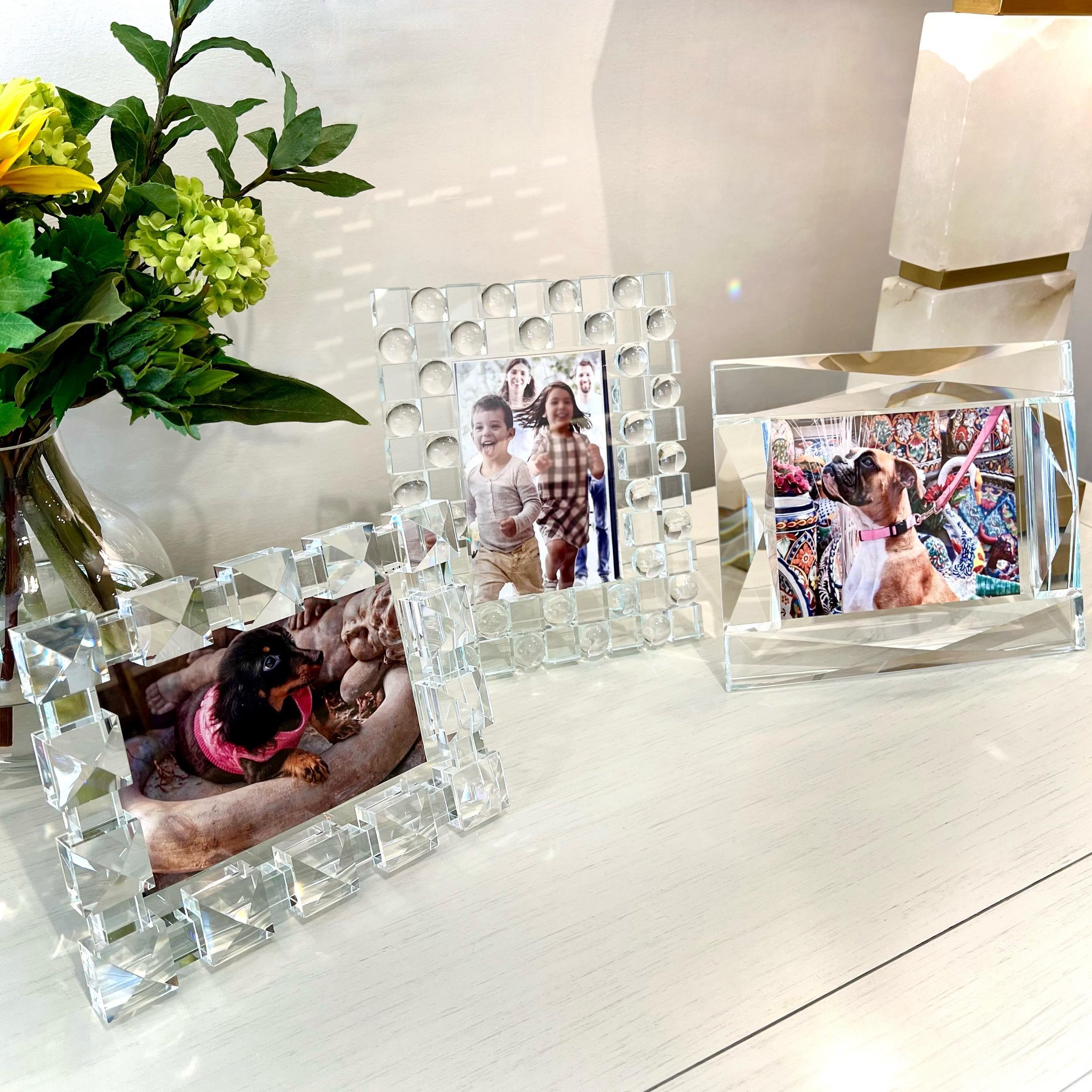 Mother&rsquo;s Day is just around the corner! What could Mom want more than to see her favorite people sparkle in a brilliant new frame?!!✨

#mothersday #mothersdaygift #mothersdaygiftideas #giftideas #newarrivals #photoframe #sparkle #homedecor #des
