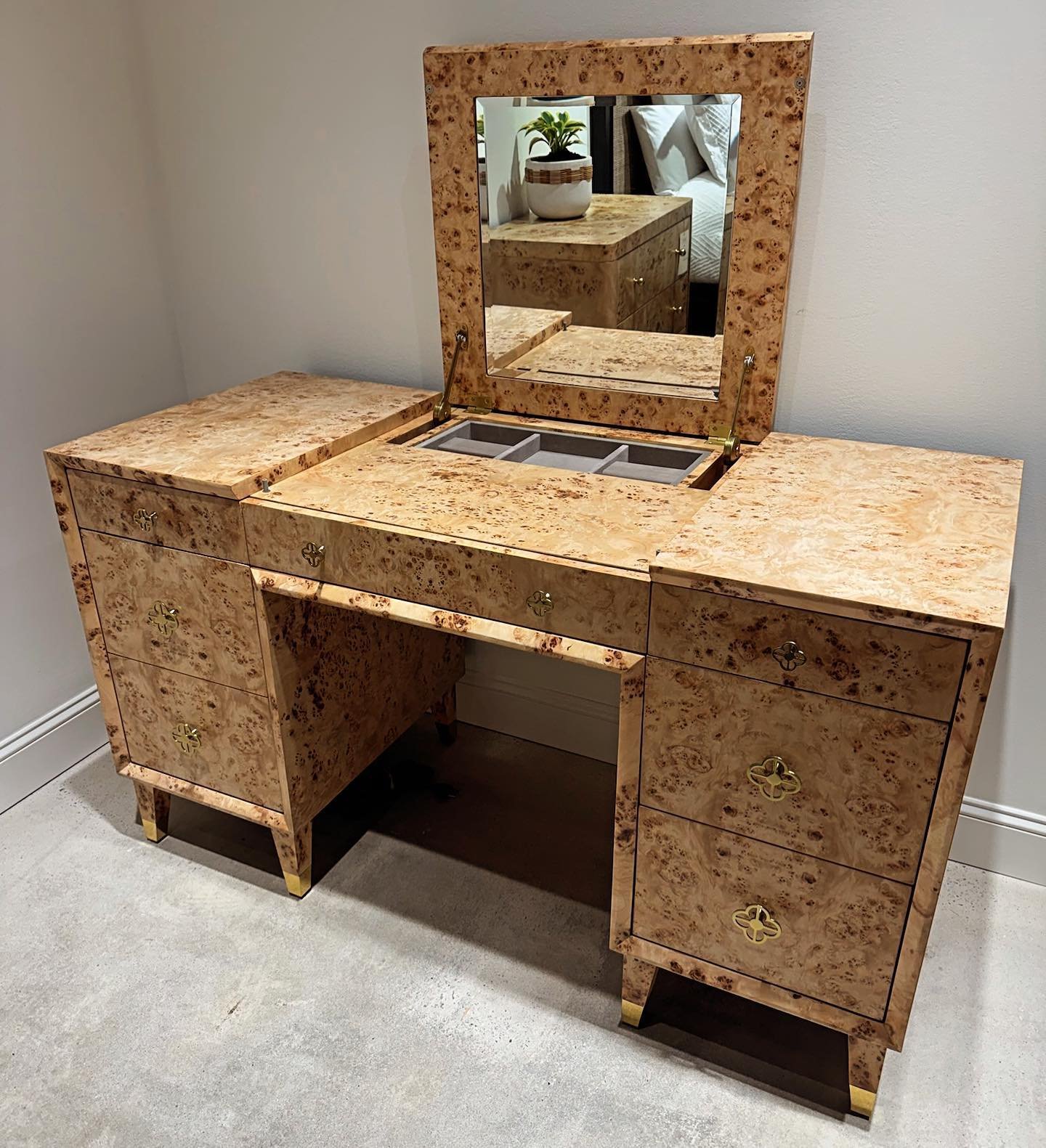 All of your dressing room needs in one spectacular piece!💄💋🪞💁&zwj;♀️💅👗

#hpmkt #hpmkt2024 #springmarket #highpointfurnituremarket #dressingroom #dressingroomdecor #dressingroominspo #inhomesalon #vanity #interiordesign #homedecor #finefurniture