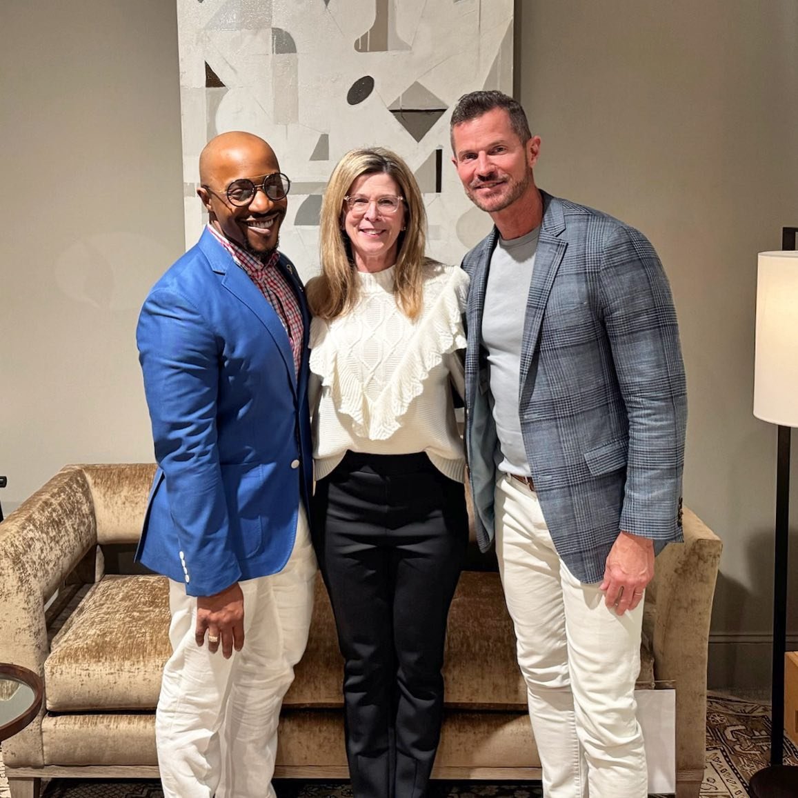 The incredibly talented @rayboothdesign and @coreydamenjenkins! An absolute pleasure to see you both again!

#coreydamenjenkins #interiordesign #hickorychair #hickorychairfurniture #highpointmarket #interiordesign #classicstyle #raybooth #rayboothdes