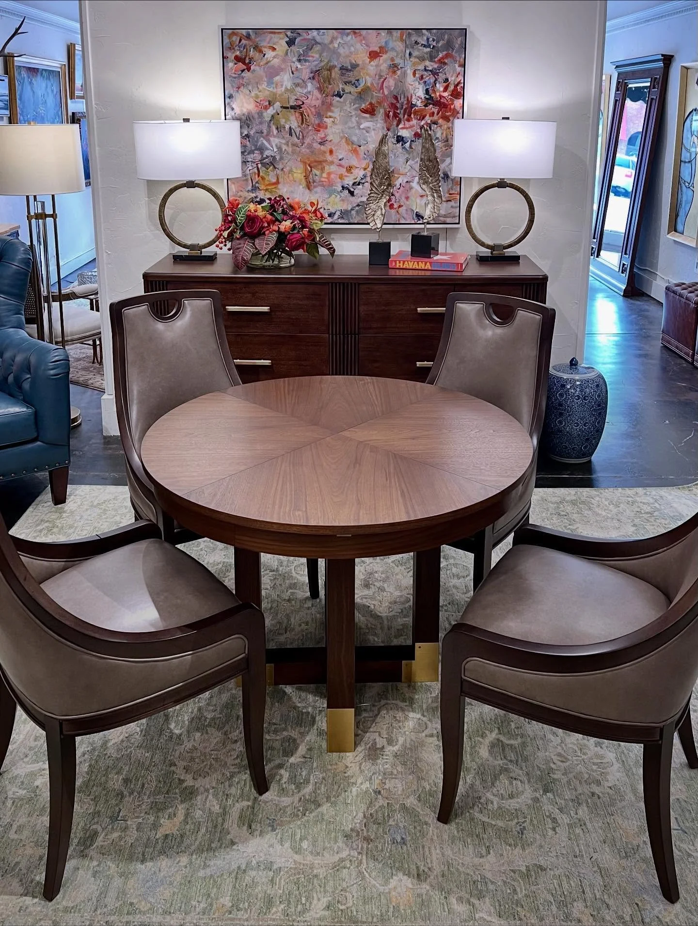 Expand your dining table to accommodate guests with the greatest of ease this holiday! Beauty, function, and convenience all in one magnificent table!

#expandingtable #selfstoringleaves #newarrivals #holidayguests #holidayhosting #diningtable #dinin