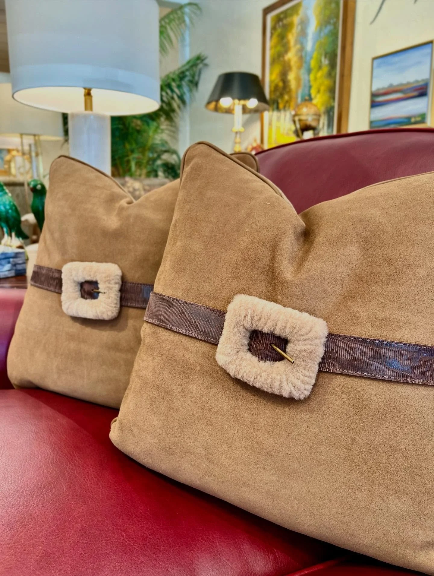 Fa-La-La-La Fabulous New Pillows!🎅🎄🎁

#newarrivals #giftideas #notjustforchristmas #complimentarygiftwrapping #shoplocal