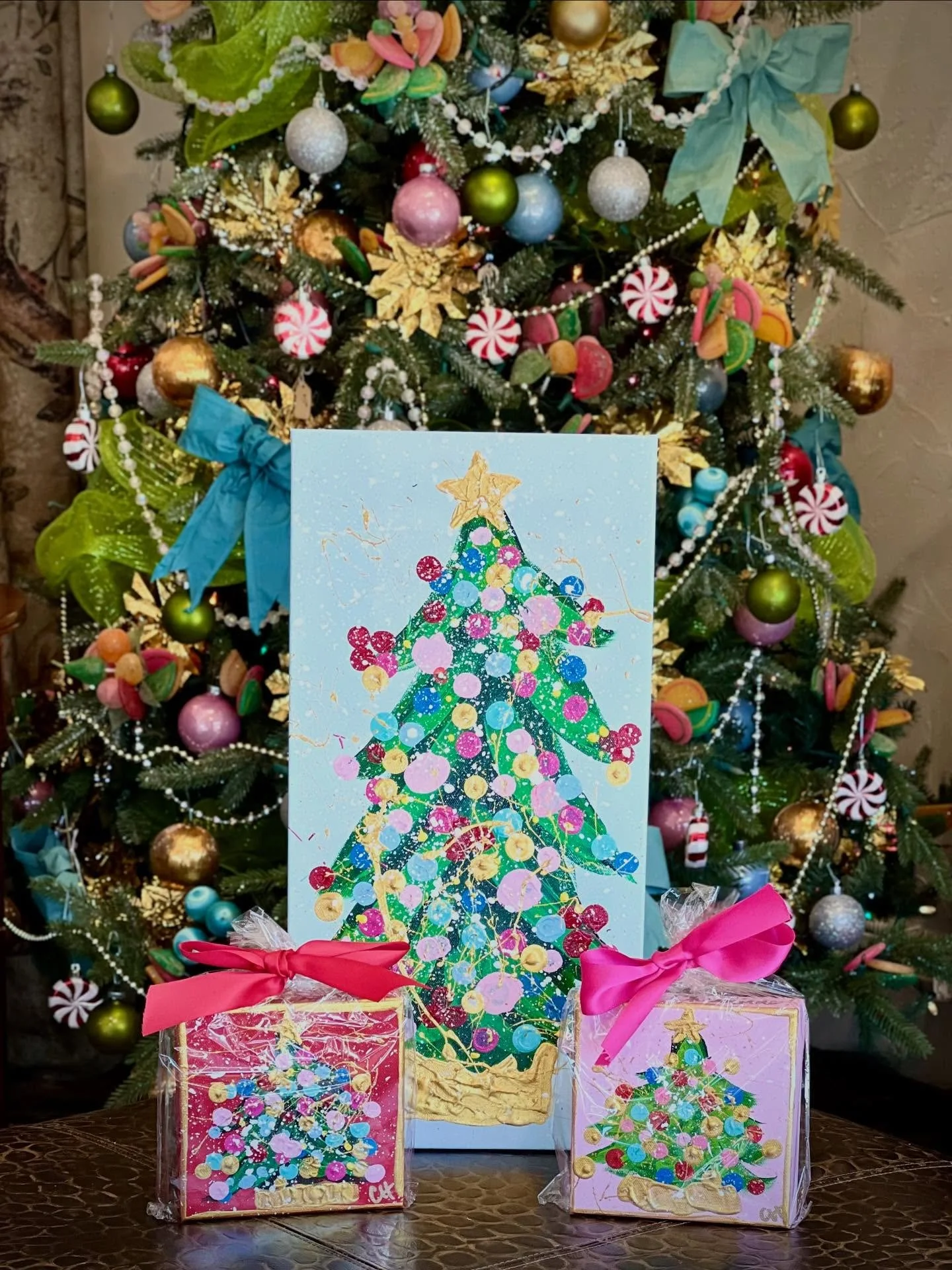 TODAY is 2nd Friday Norman Art Walk in Downtown Norman! Join us from 5:00-8:00! We have a wonderful selection of gift items and art pieces of all sizes! We can&rsquo;t wait to see you!🛍🎄🎁

#normanartwalk #2ndfridaynormanartwalk #downtownnorman #ho