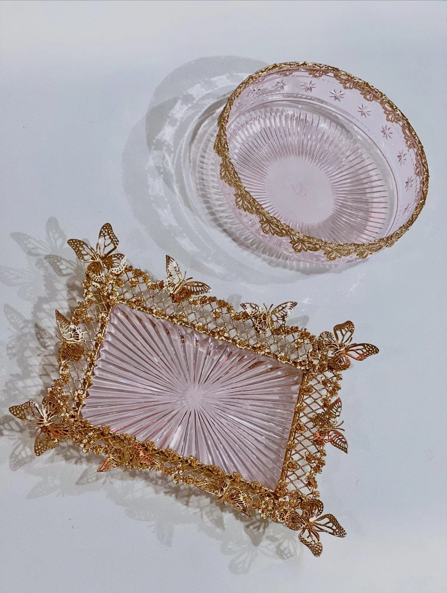 There&rsquo;s still time to find an exquisite gift!✨🎁 We are here until 1:00pm today for all of your last minute gift needs!

#exquisitegifts #lastminutegifts #shoplocal #complimentarygiftwrapping #giftideas