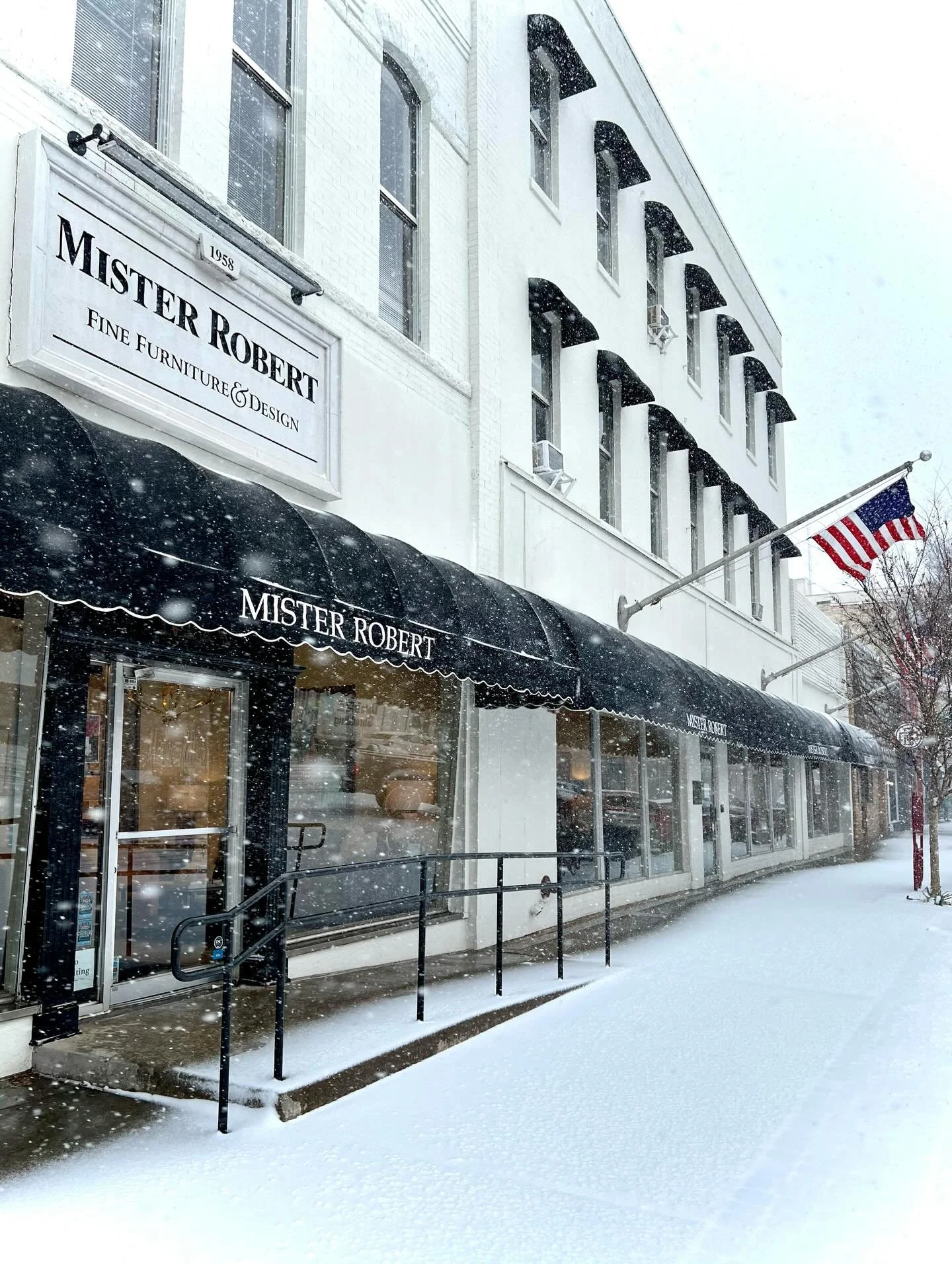 ❄️Snow Day!❄️ 
We will be closed today (Saturday, 1.24.26). Stay safe and warm!

#okwx #inclementweather #oklahomaweather #downtownnorman #normanok