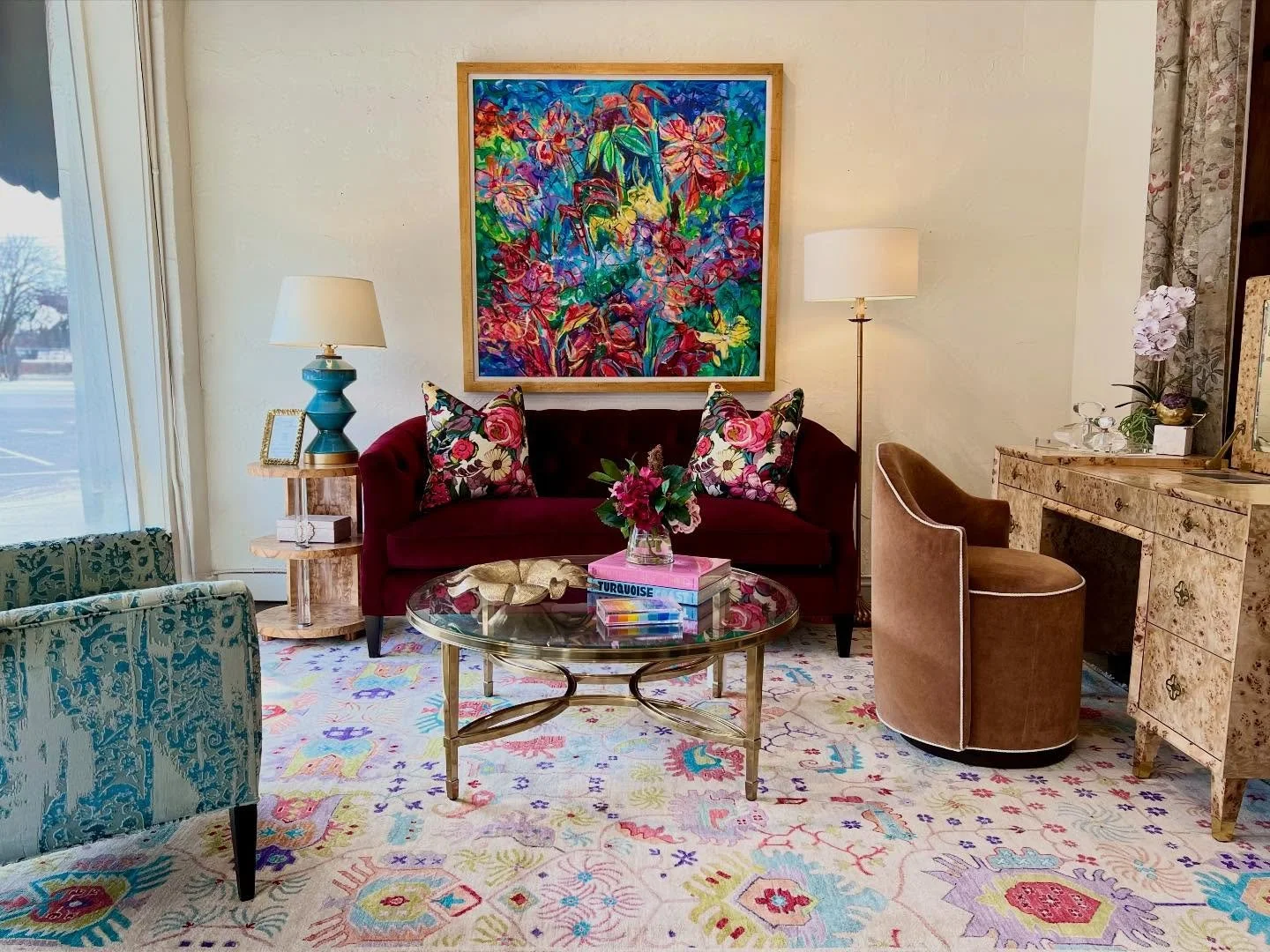 Tomorrow is Valentine&rsquo;s Day! There&rsquo;s still time to get it right!🥰💕 Flowers, candles, gifts certificates, and of course furniture - the perfect gift is at Mister Robert!

#valentinesgifts #complimentarygiftwrap #shoplocal #shopsmall #gif