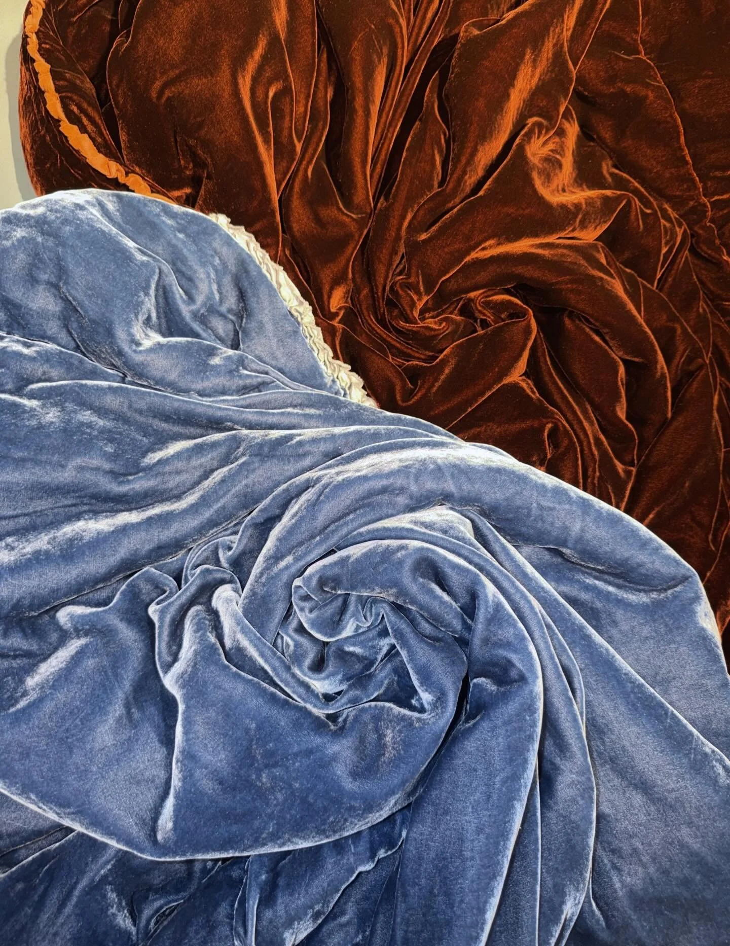 ⚡️🏀Will you be watching the Thunder take on the Celtics tonight? We have just the thing to help you cozy up while you THUNDER UP at home!!!💙🧡

#thunderup #thunderbasketball #bellanotte #bellanottelinens #livableluxury @bellanottelinens