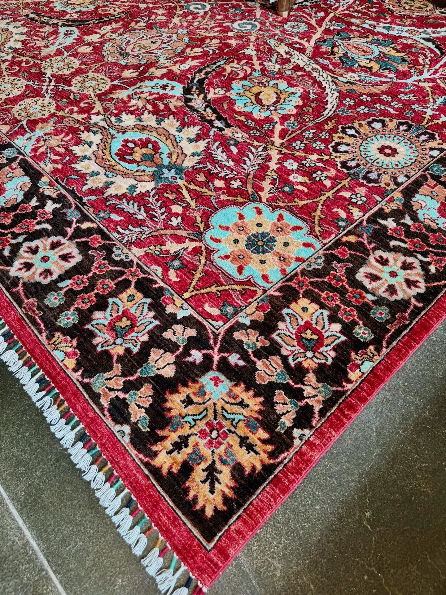 The fringe of a fine rug is part of the rug&rsquo;s fundamental structure, but in the case of this extraordinary rug it is so much more! It is one of the many exquisite details of this handcrafted work of art. 

#finerugs #oneofakind #allinthedetails
