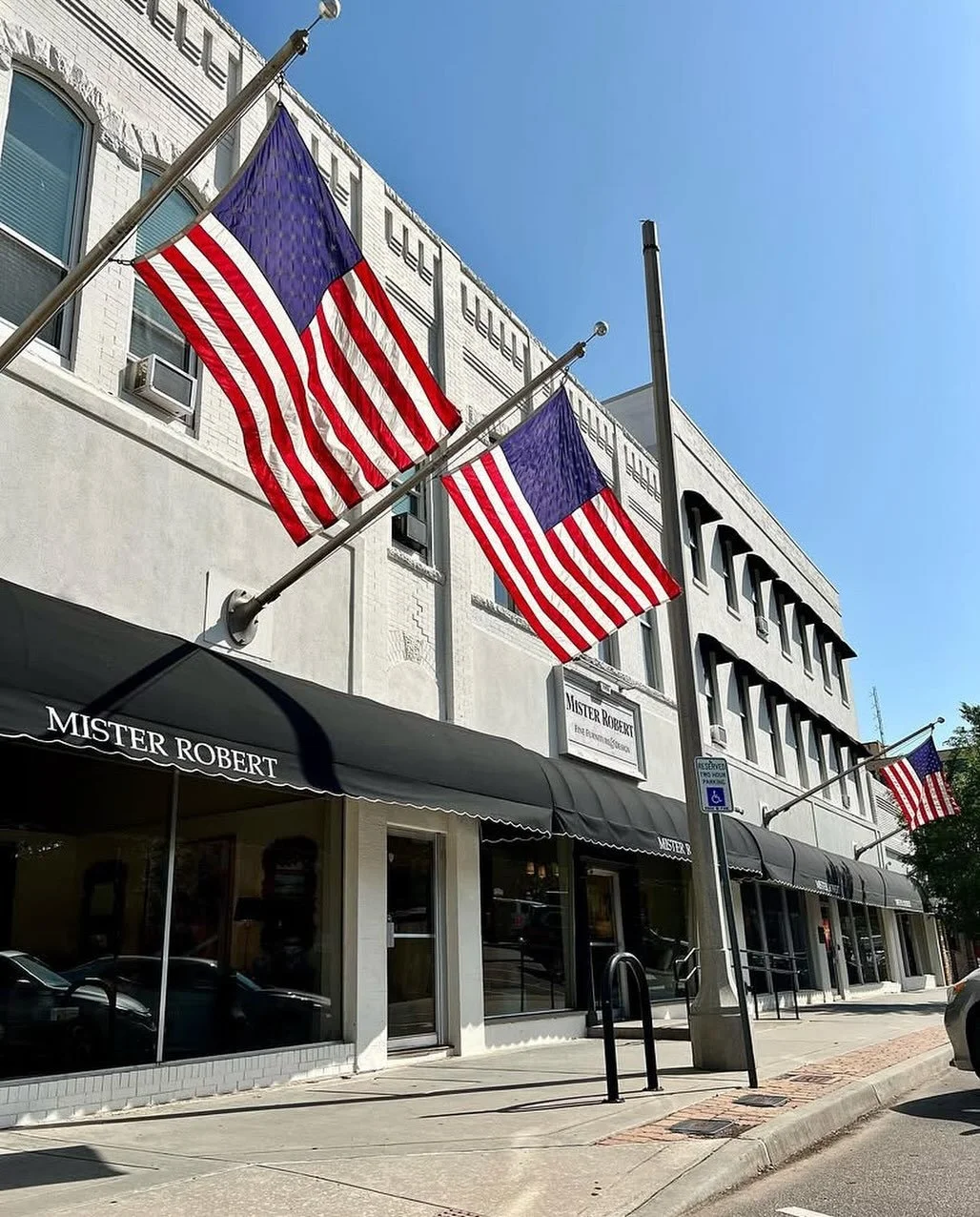 Today we honor all who served.🇺🇸 We are forever grateful for the brave men and women who made the ultimate sacrifice for our freedom. 

#memorialday