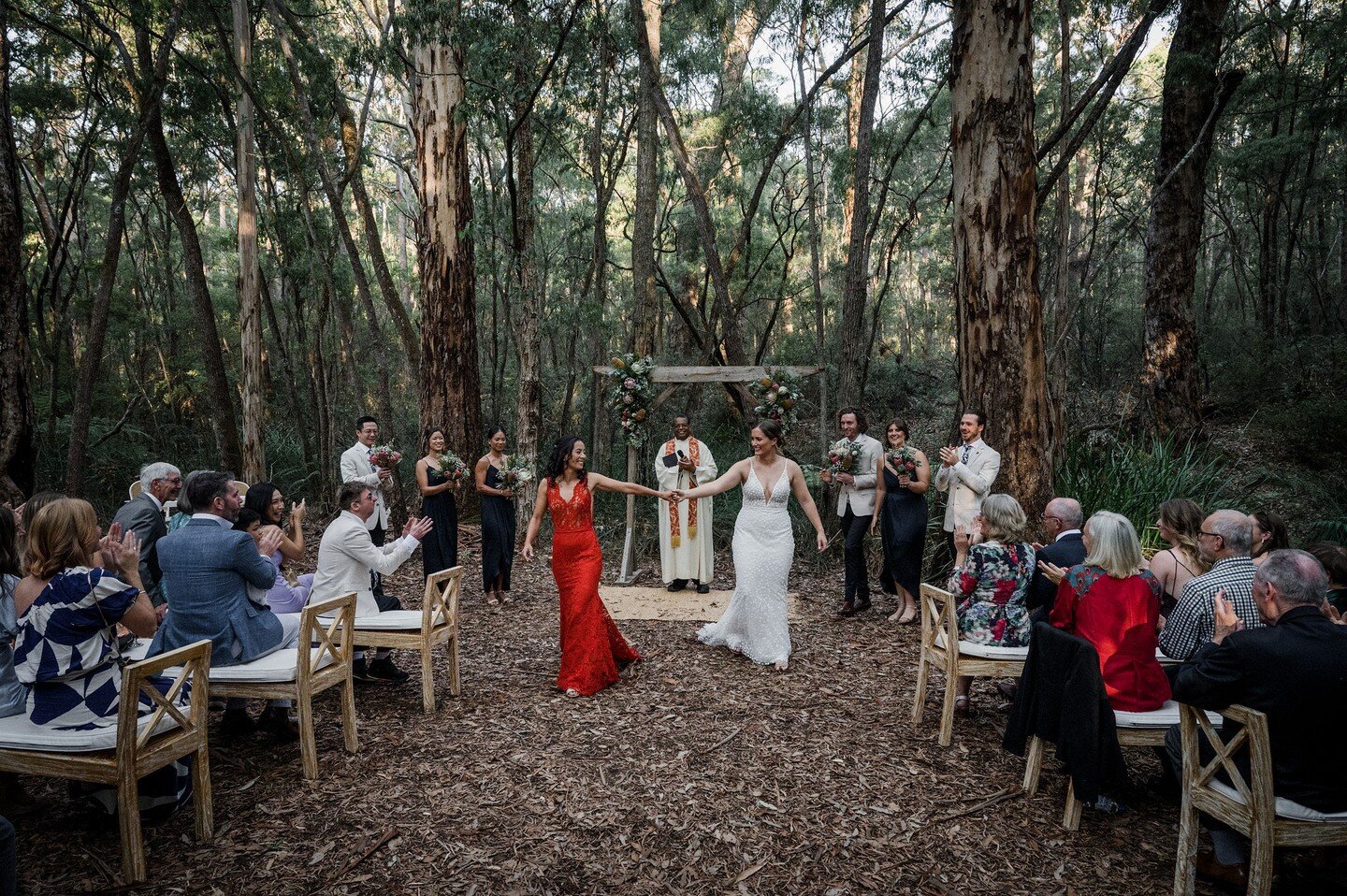 The magic of love captured by @freedomgarveyphotographer in the Karri forest at @tanahmarah ❤️

#tanahmarahweddings #freedomgarveyphotographer #weddingswithfreedom