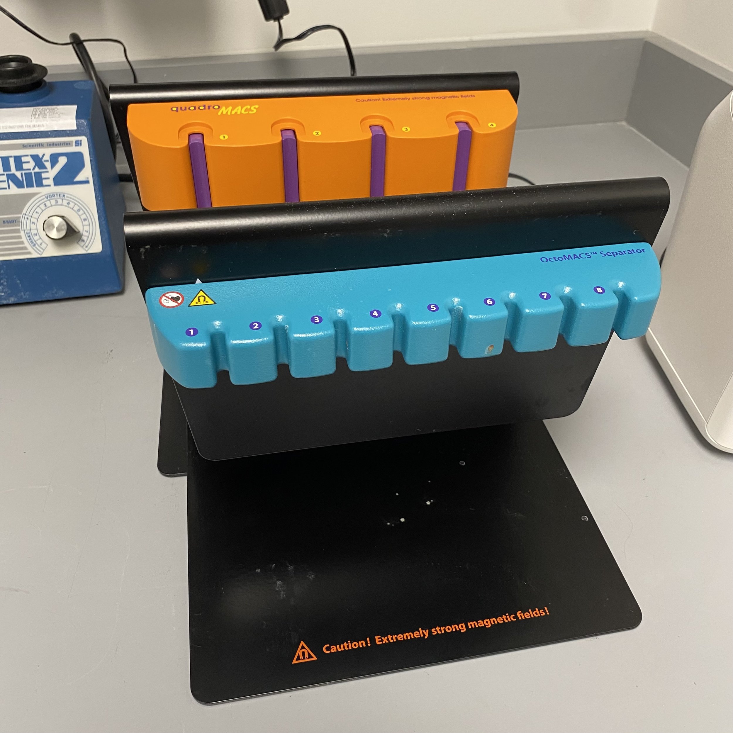 MACS MultiStands with OctoMACS™ & QuadroMACS™ Separators