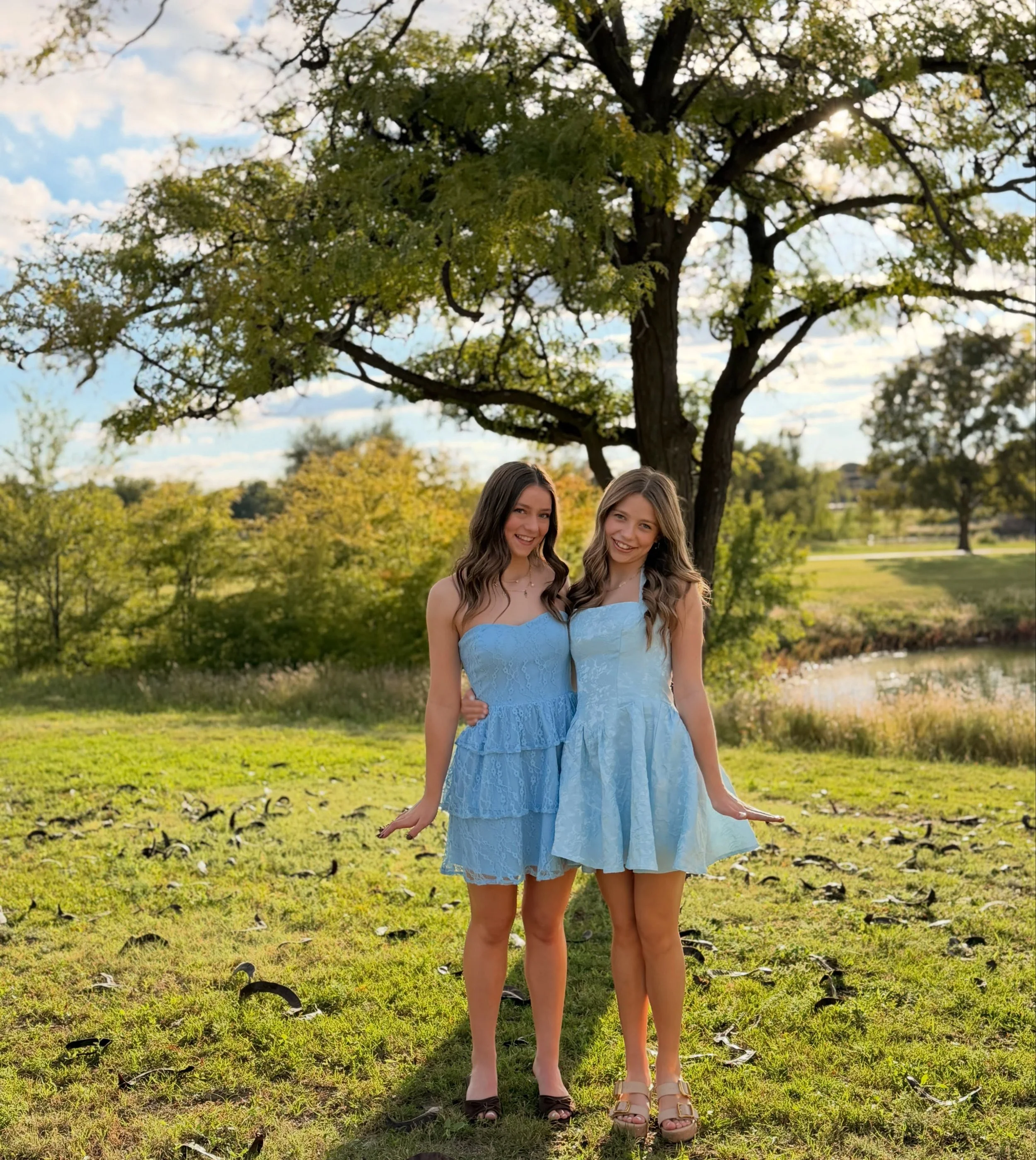 Homecoming Dance 💙

So thankful for the sweetest friends and for perfect fall nights 🍂✨