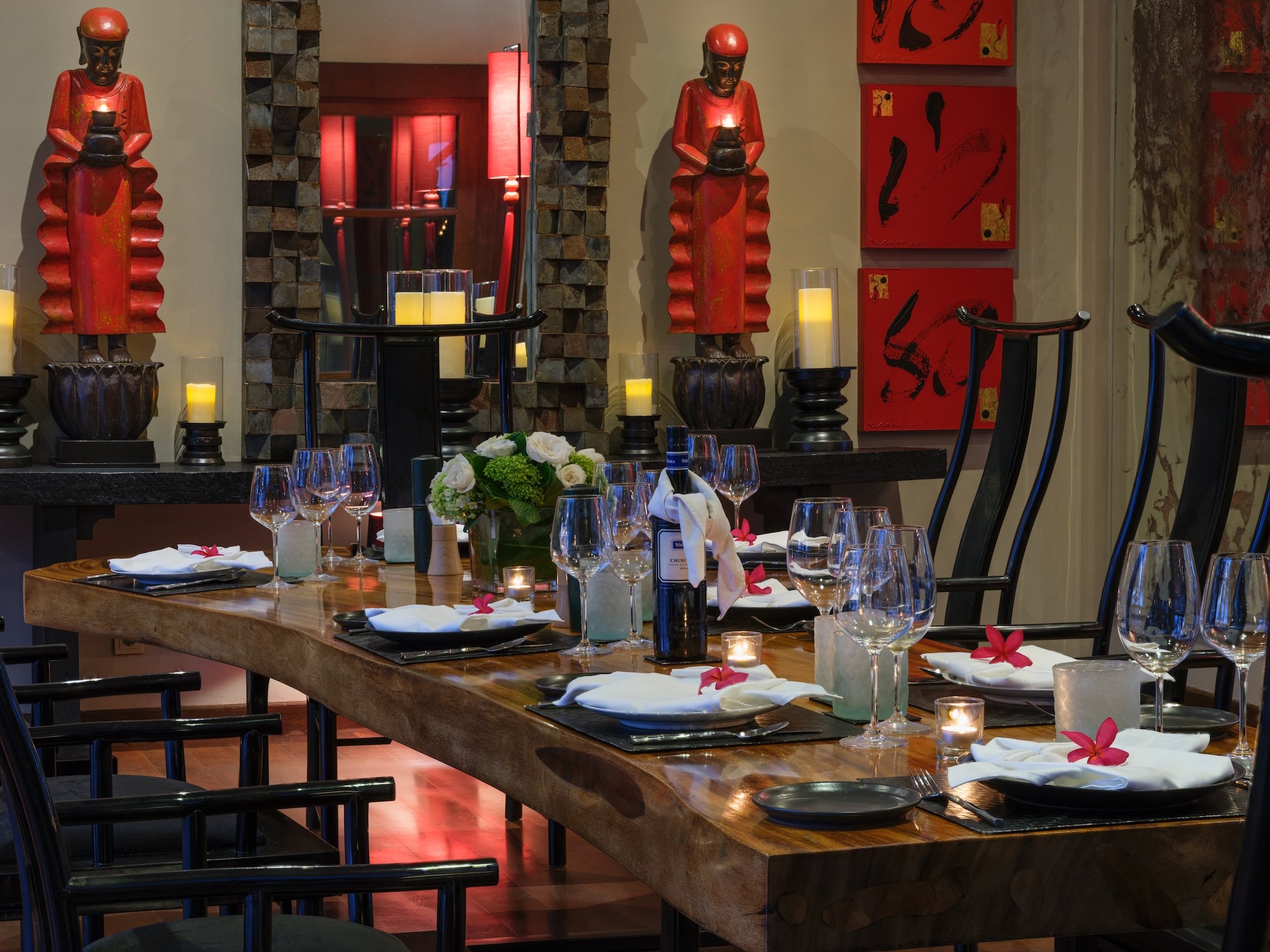 VillaAmbra_07_Dining Area.jpg