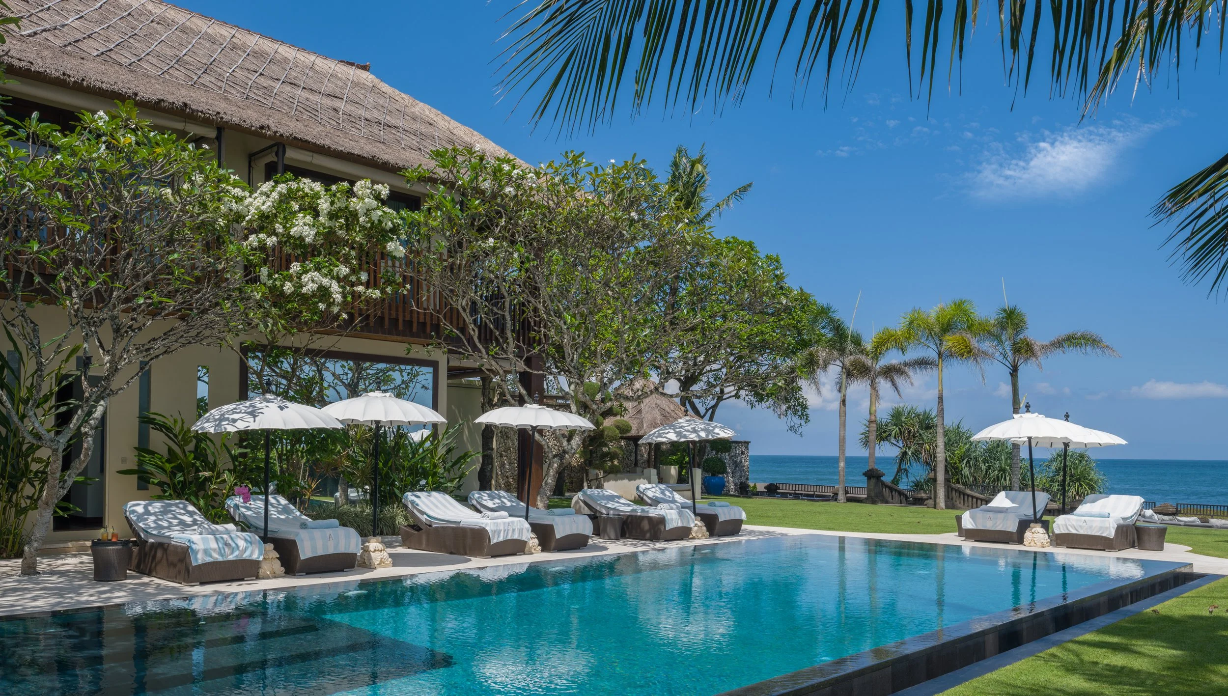 VillaAmbra_01_Pool.jpg